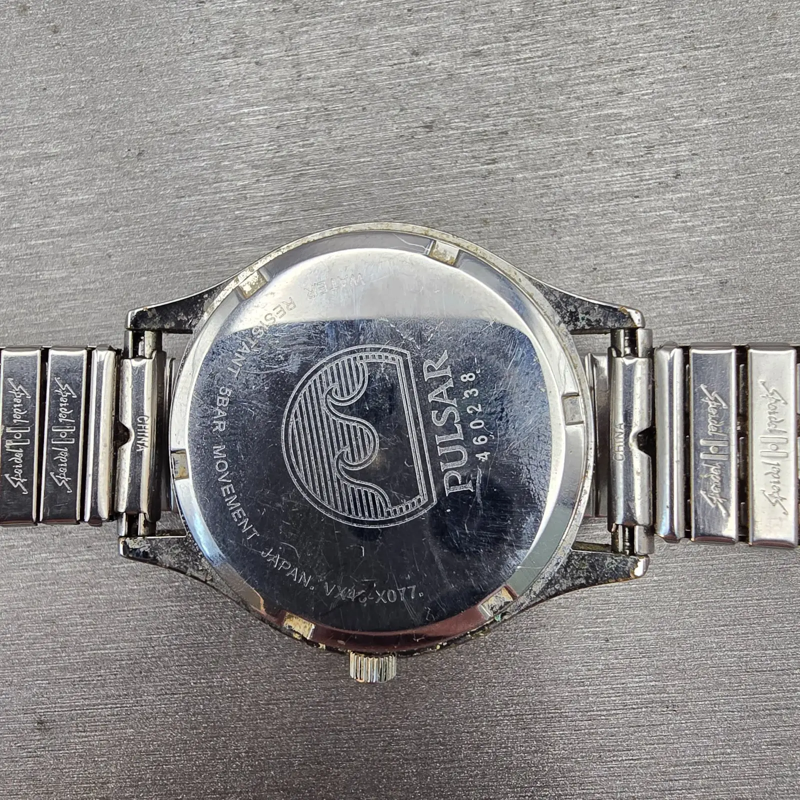 Seiko Pulsar Watch Men 37mm Silver Dial Silver Tone Daydate VX43-X077 New Batt10