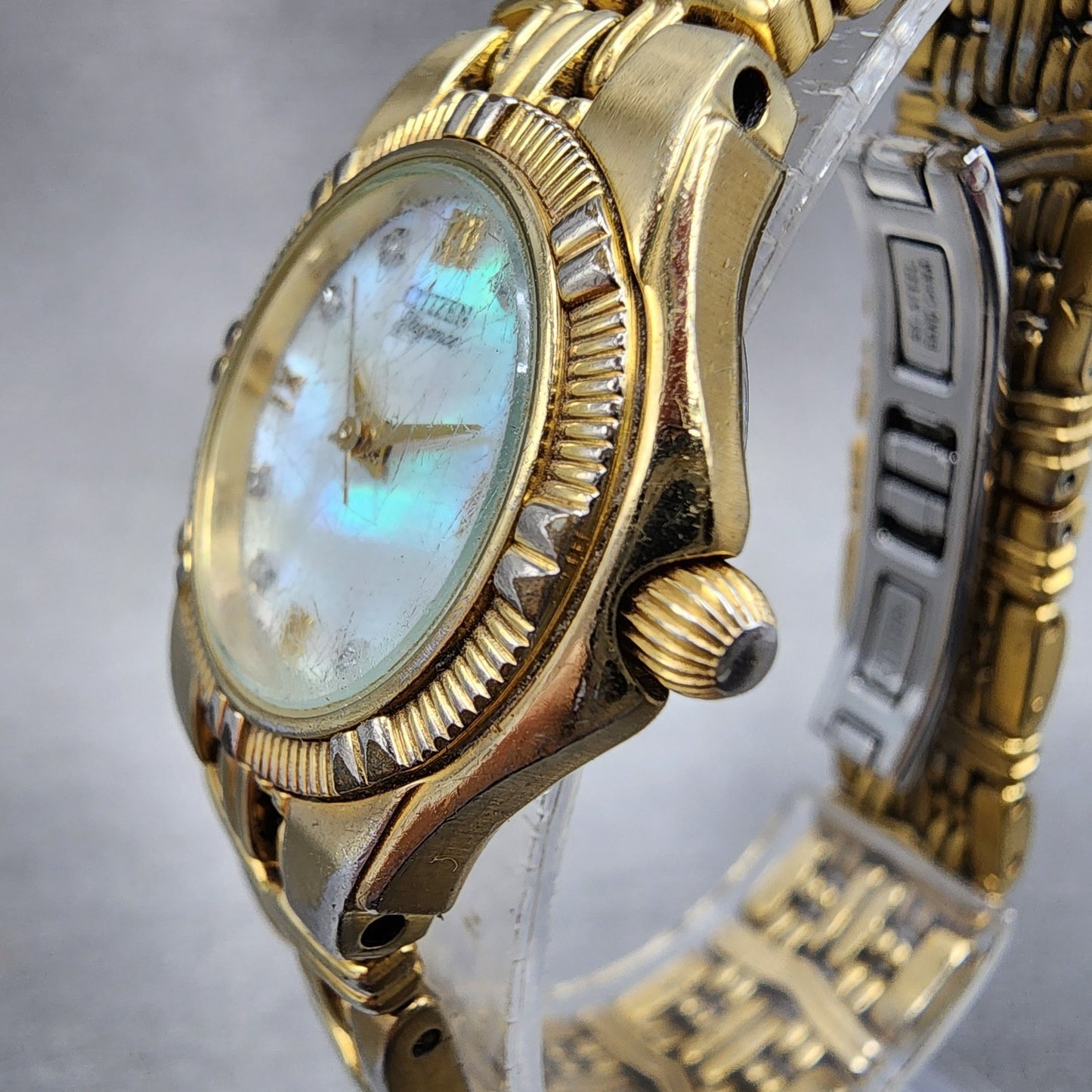 Citizen Elegance Watch Women 25mm MOP Dial Gold Tone Date Round New Battery2