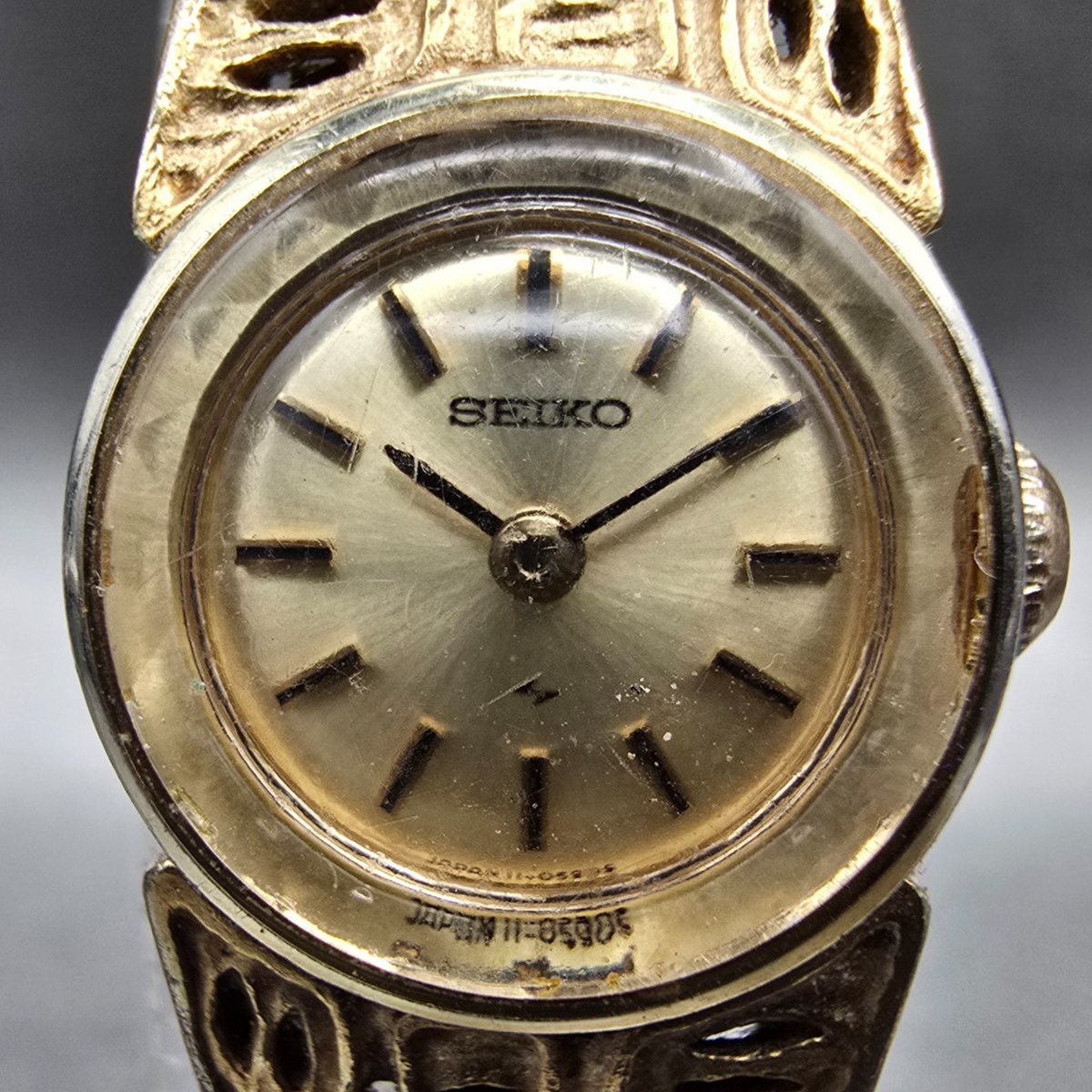 Seiko Watch Women 16mm Gold Dial Gold Nugget Round 11-0549 Manual Wind VTG JP1