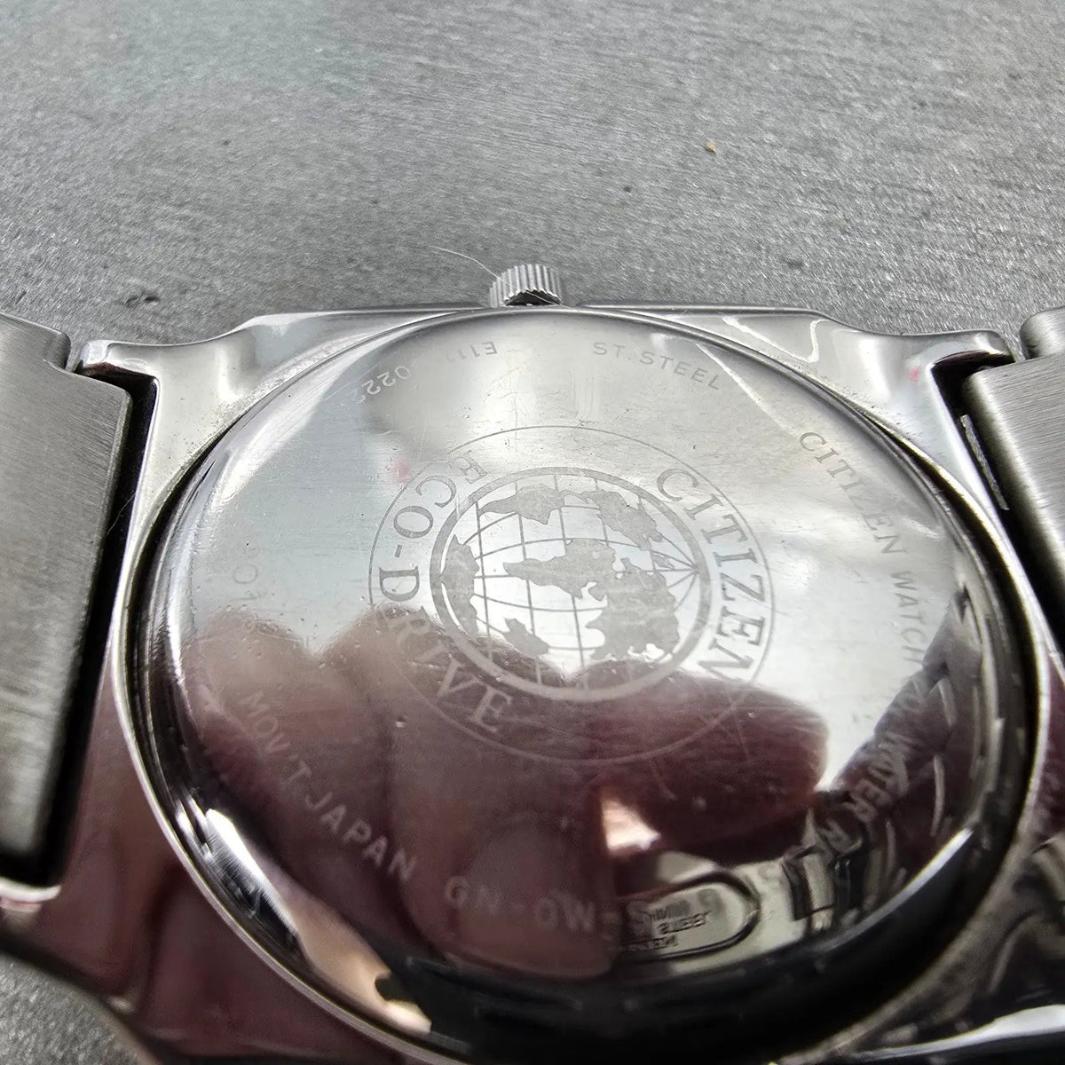 Citizen Eco-Drive Watch Men 39mm Silver Dial Silver Tone Date E111-S022240 RunsD9