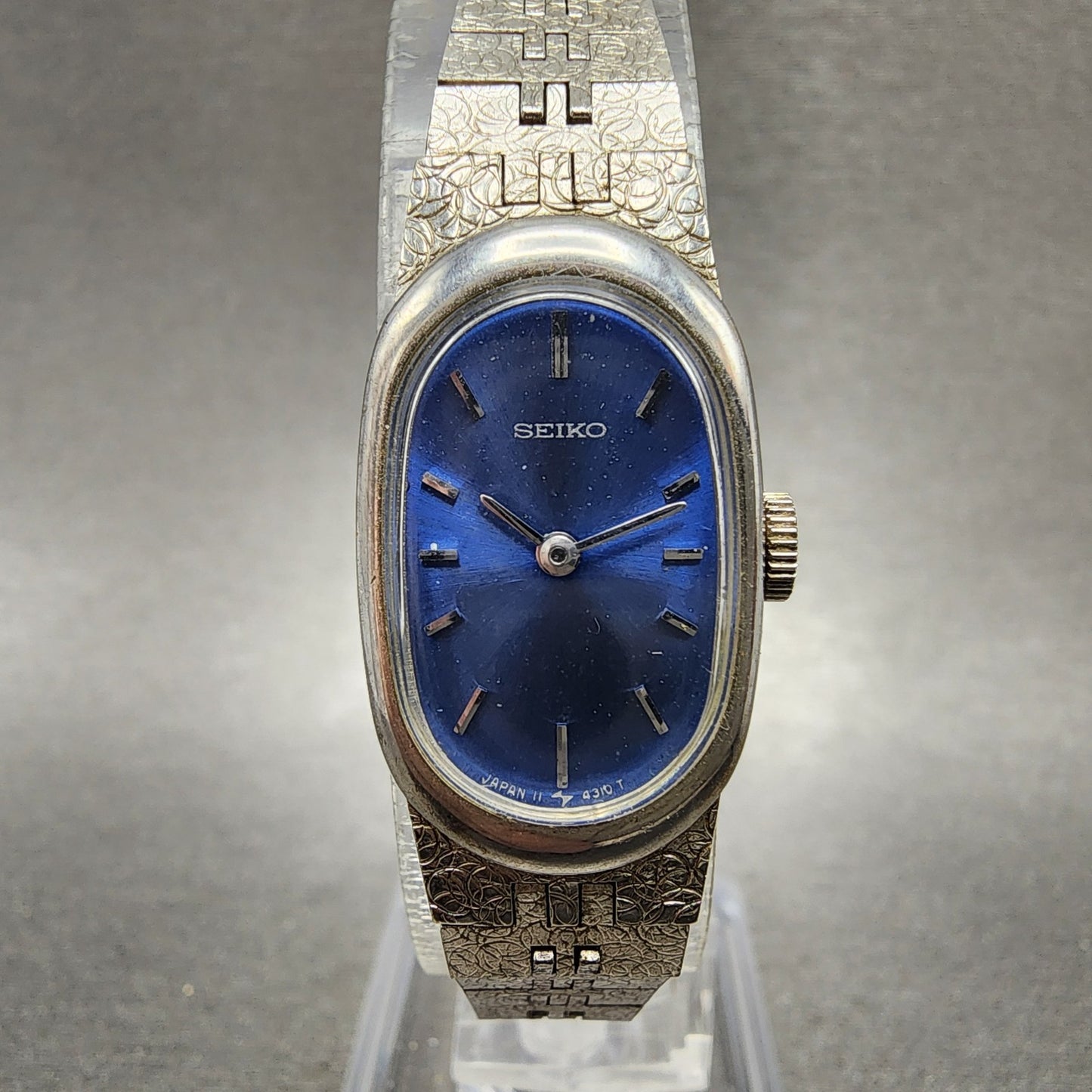 Seiko Watch Women 16mm Blue Dial Silver Tone Oval Manual Wind 118309 Runs VTG0