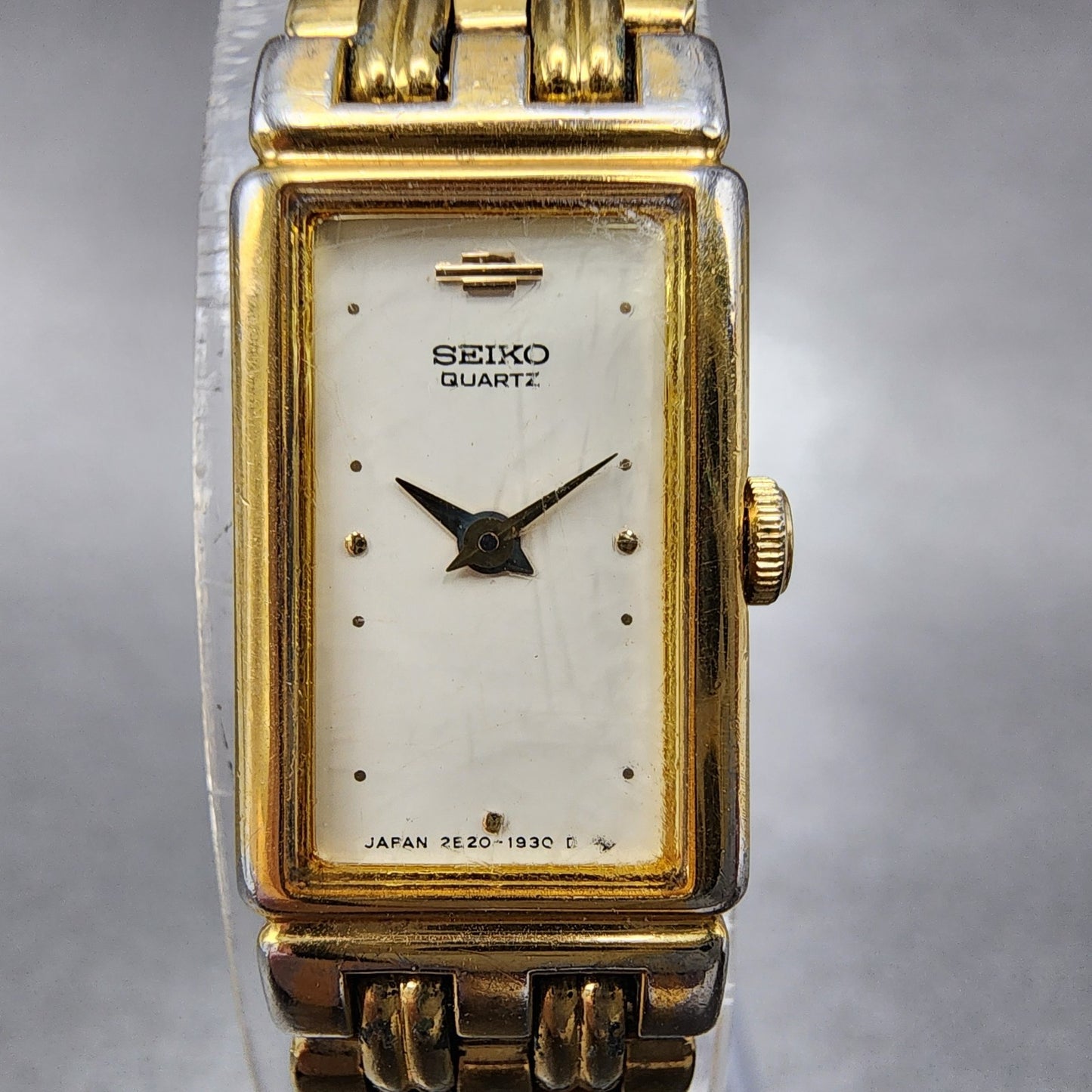 Seiko Tank Watch Women 13mm White Dial Gold Tone 2e206530 New Battery1