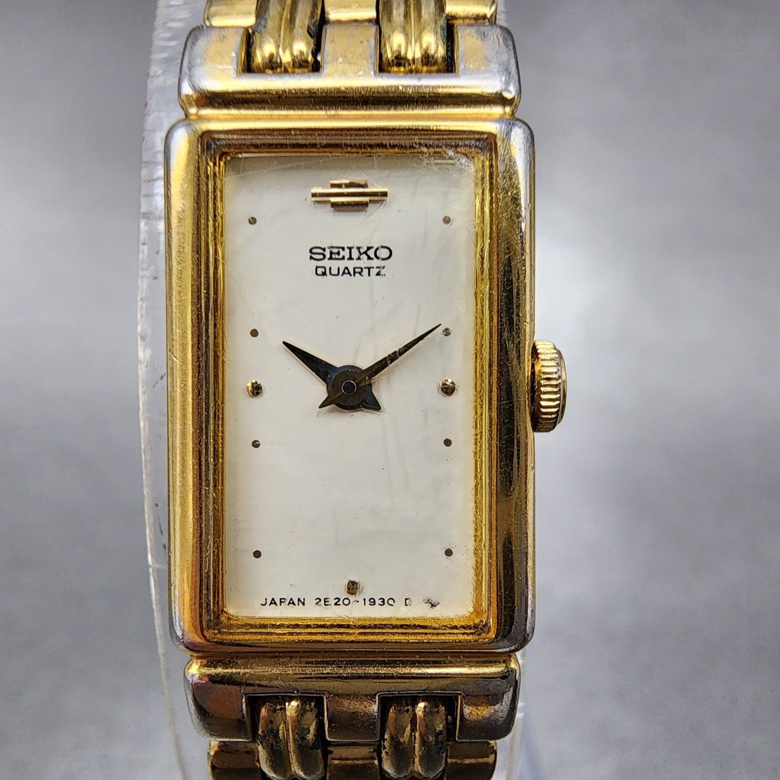Seiko Tank Watch Women 13mm White Dial Gold Tone 2e206530 New Battery1