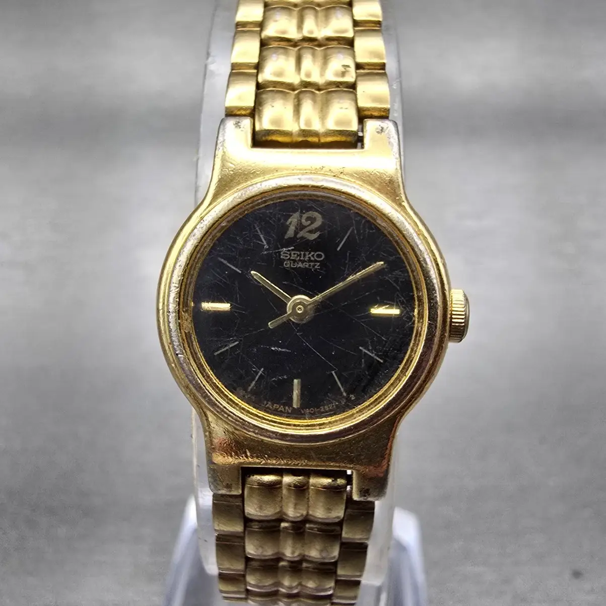 Seiko Watch Women 19mm Black Dial Gold Tone Round V401-0988 New Battery Vintage0