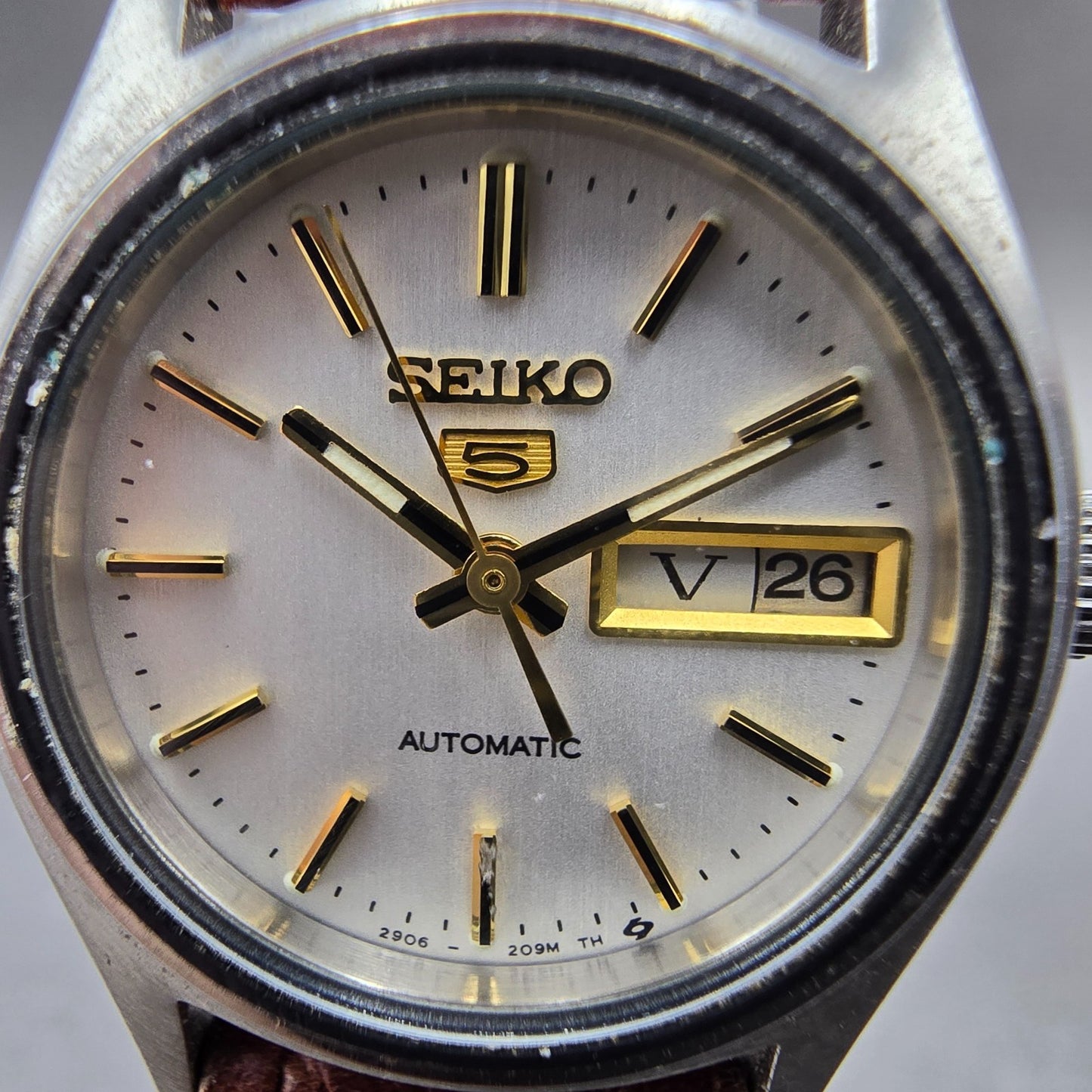 Seiko 5 Automatic Watch Women 25mm Silver Dial Silver Tone Daydate 2906-0820 Run1