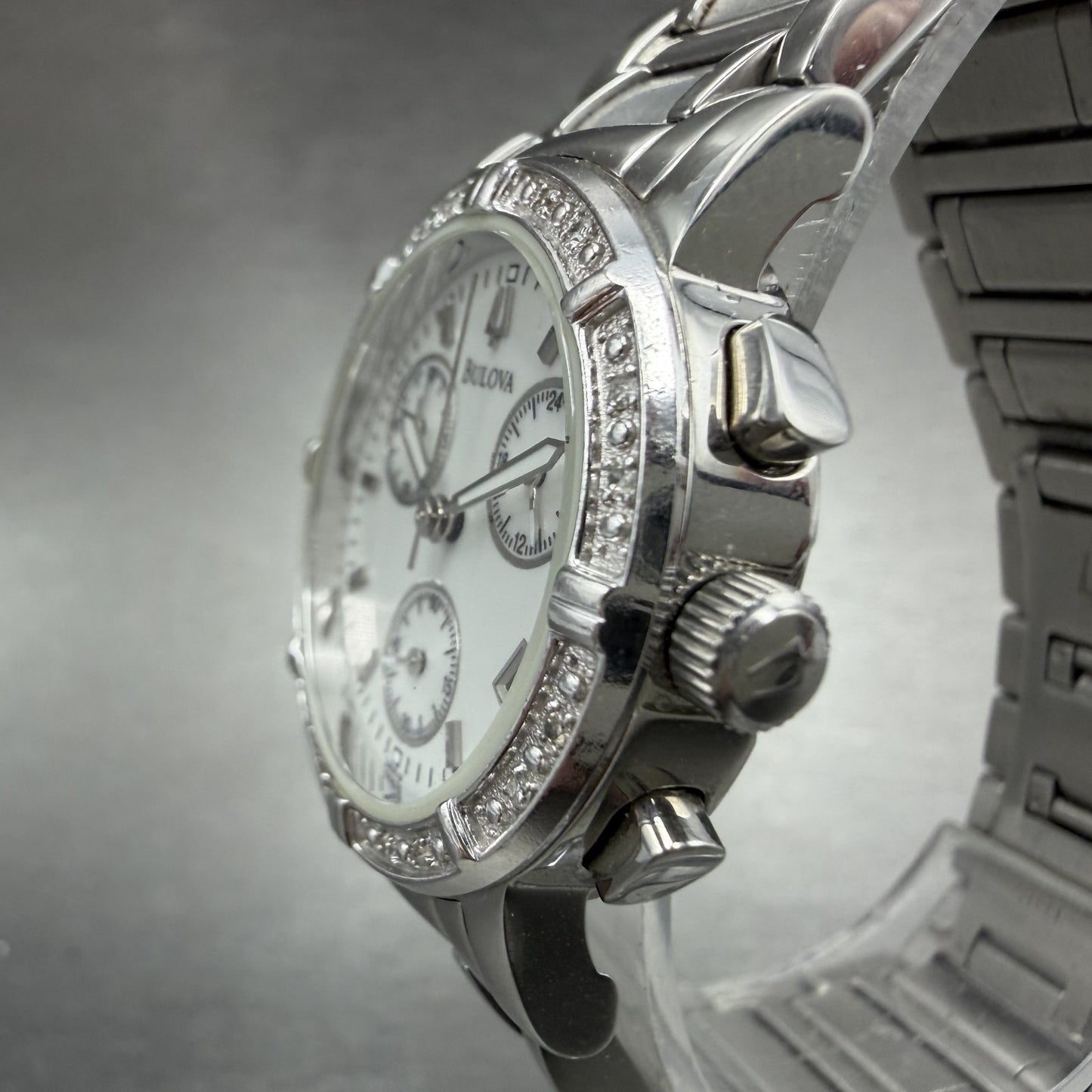 Bulova Chronograph Watch Women 30mm White Dial Silver Tone Date 96R19 New BattAB2
