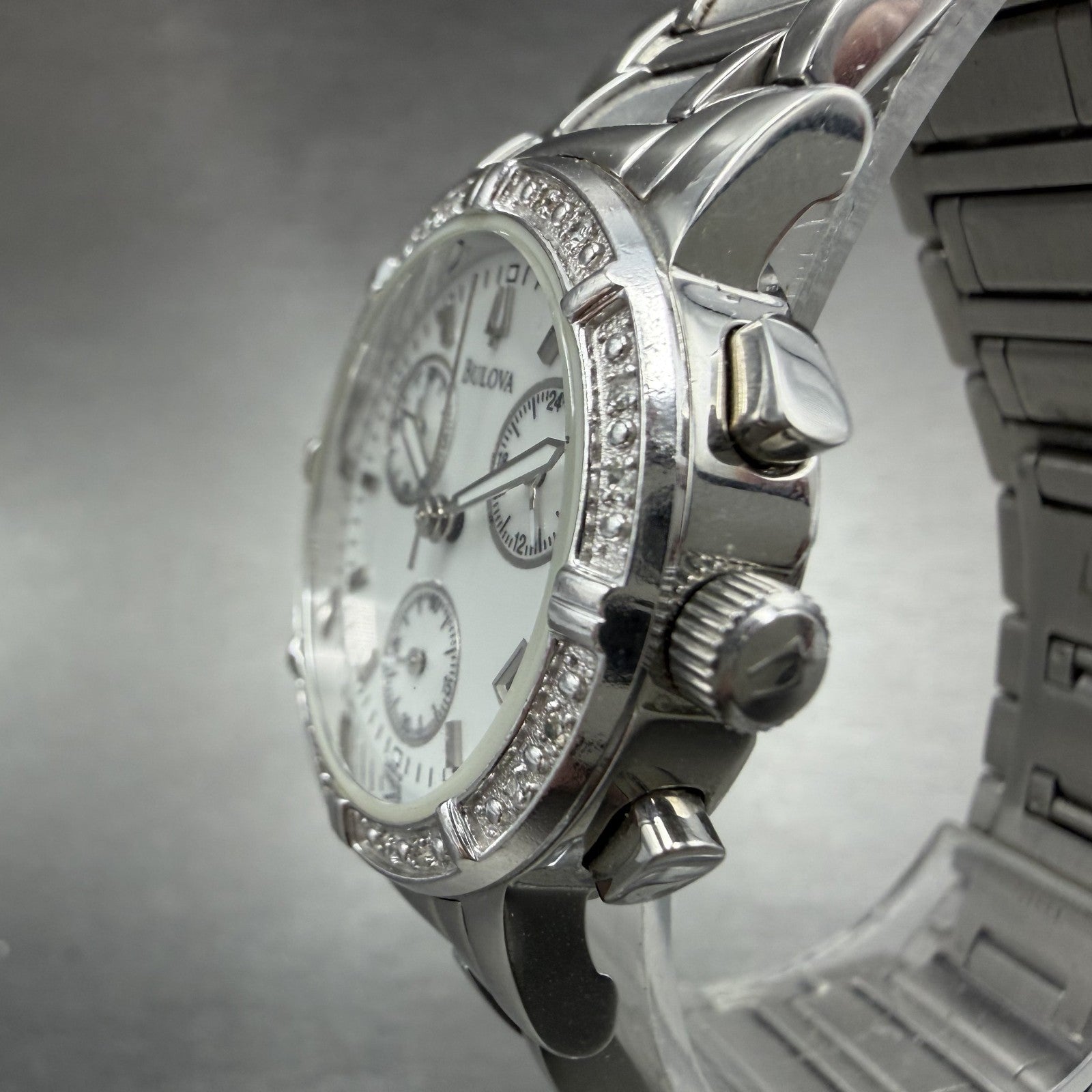 Bulova Chronograph Watch Women 30mm White Dial Silver Tone Date 96R19 New BattAB2