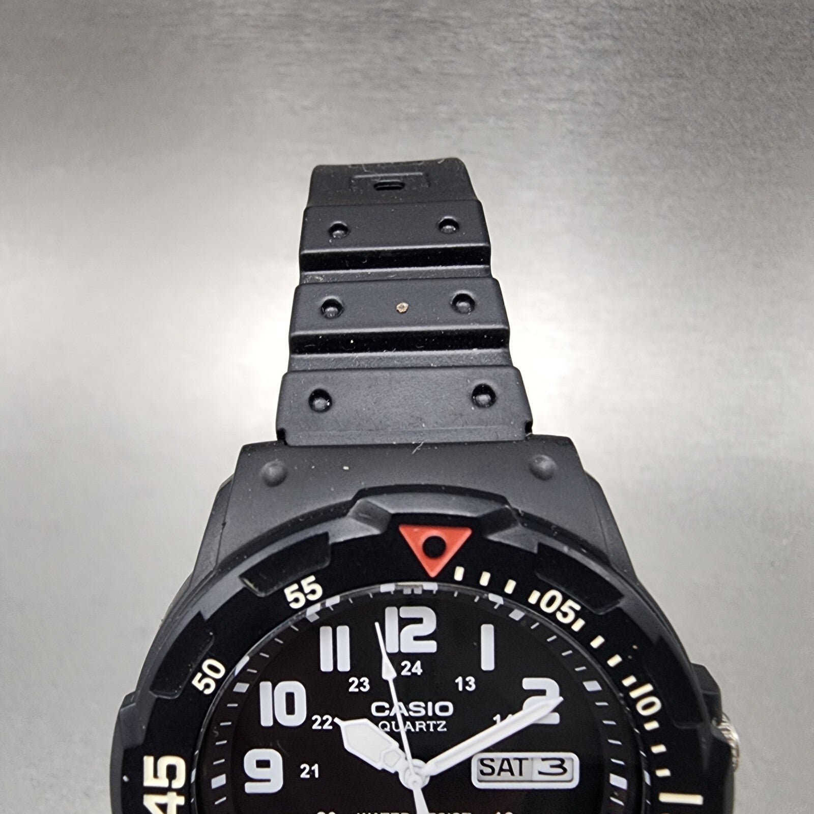 Casio MRW200H Dive Watch Men 43mm Black Dial Black Tone Daydate Round New Batt4