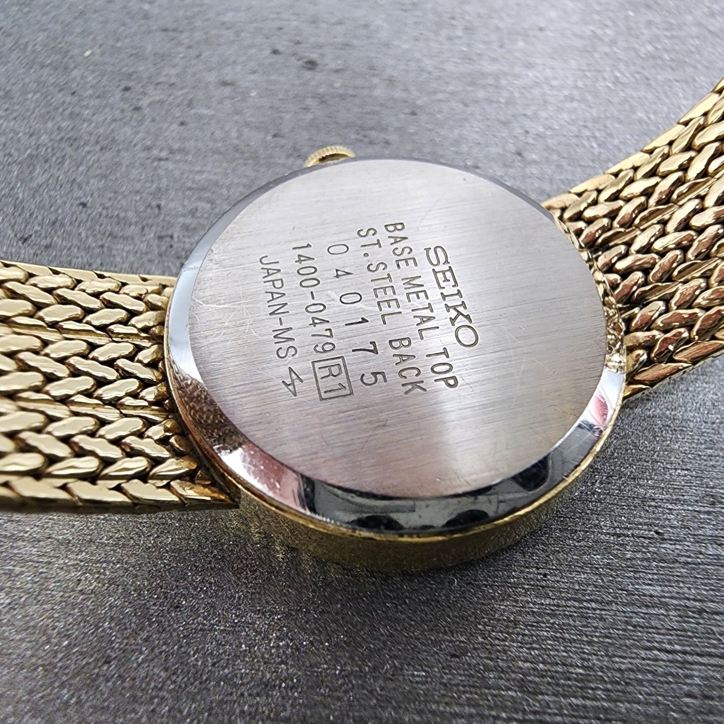 Seiko Lassale Watch Women 22mm Champagne Dial Gold Tone 14000479 New Battery9