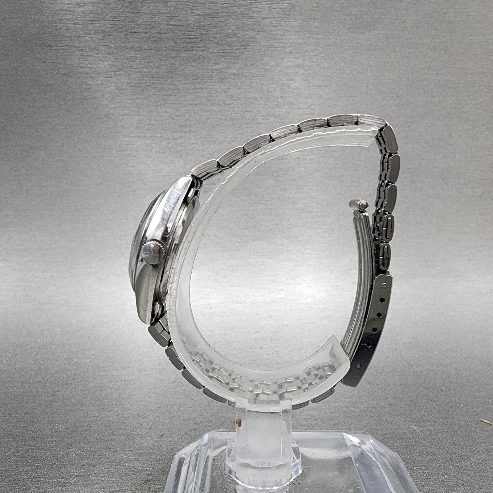 Seiko Sq Watch Women 23mm Silver Dial Silver Tone Date 85220059 New Battery6