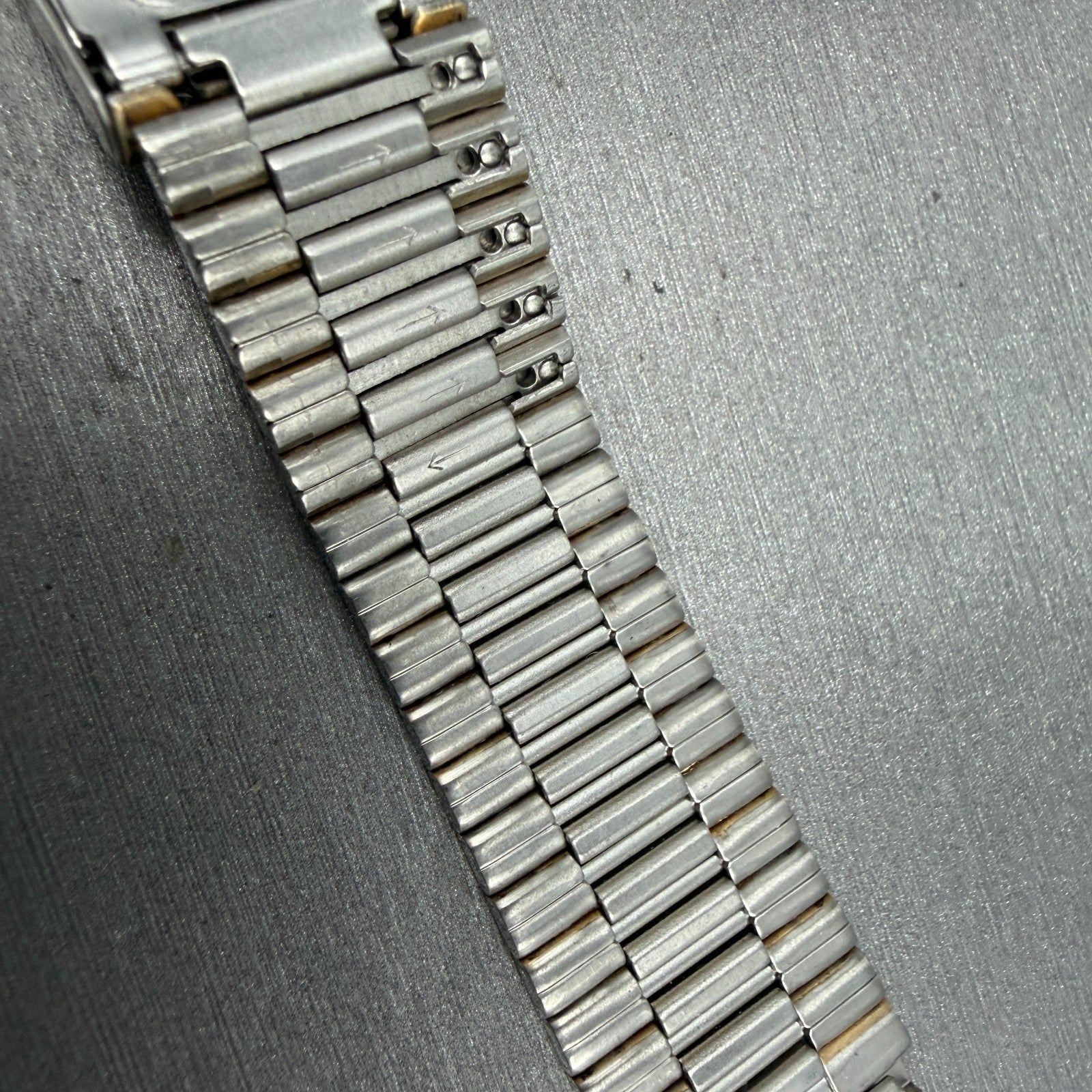 Seiko SQ Bracelet 18mm Stainless Steel Gold Tone Tri Folding Clasp Vintage Japan9
