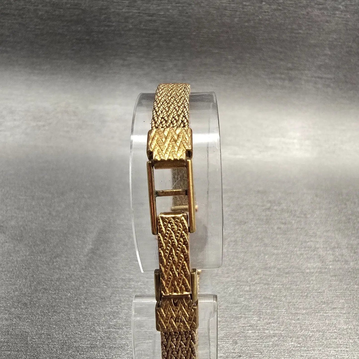 Bulova Watch Women 15mm Gold Dial Gold Tone Oval New Battery Vintage7