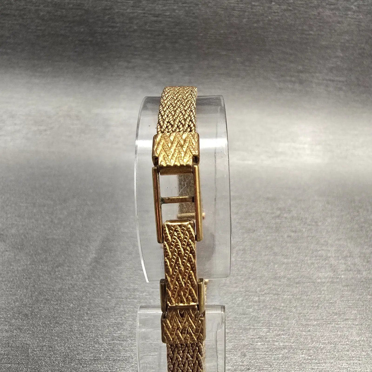 Bulova Watch Women 15mm Gold Dial Gold Tone Oval New Battery Vintage7