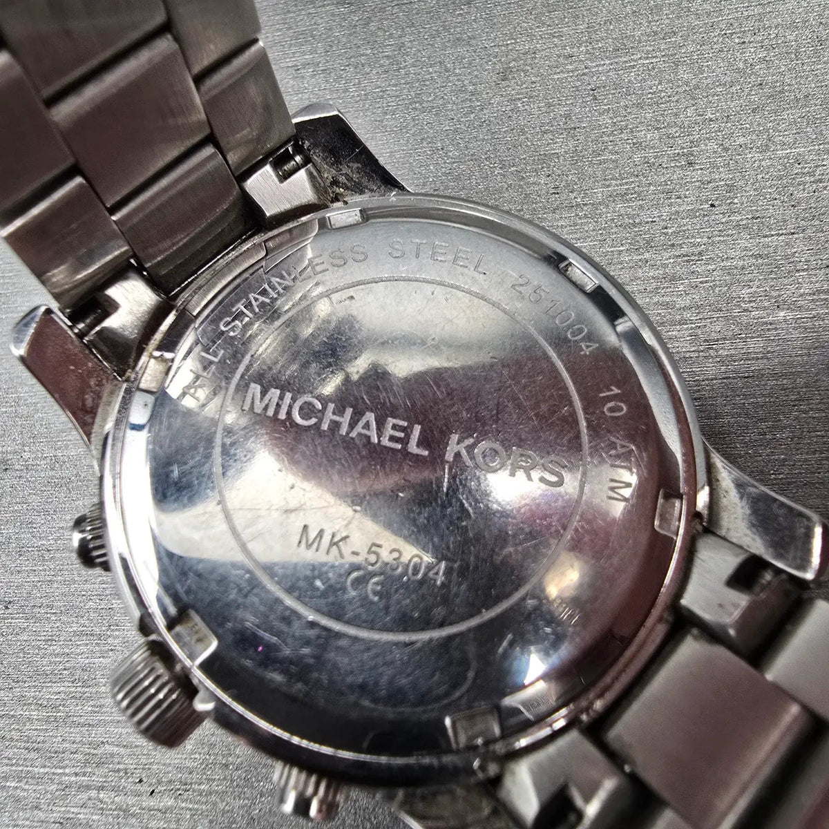 Michael Kors Runway Watch Women 38mm MOP Dial Chrono Date MK-5304 New Battery10