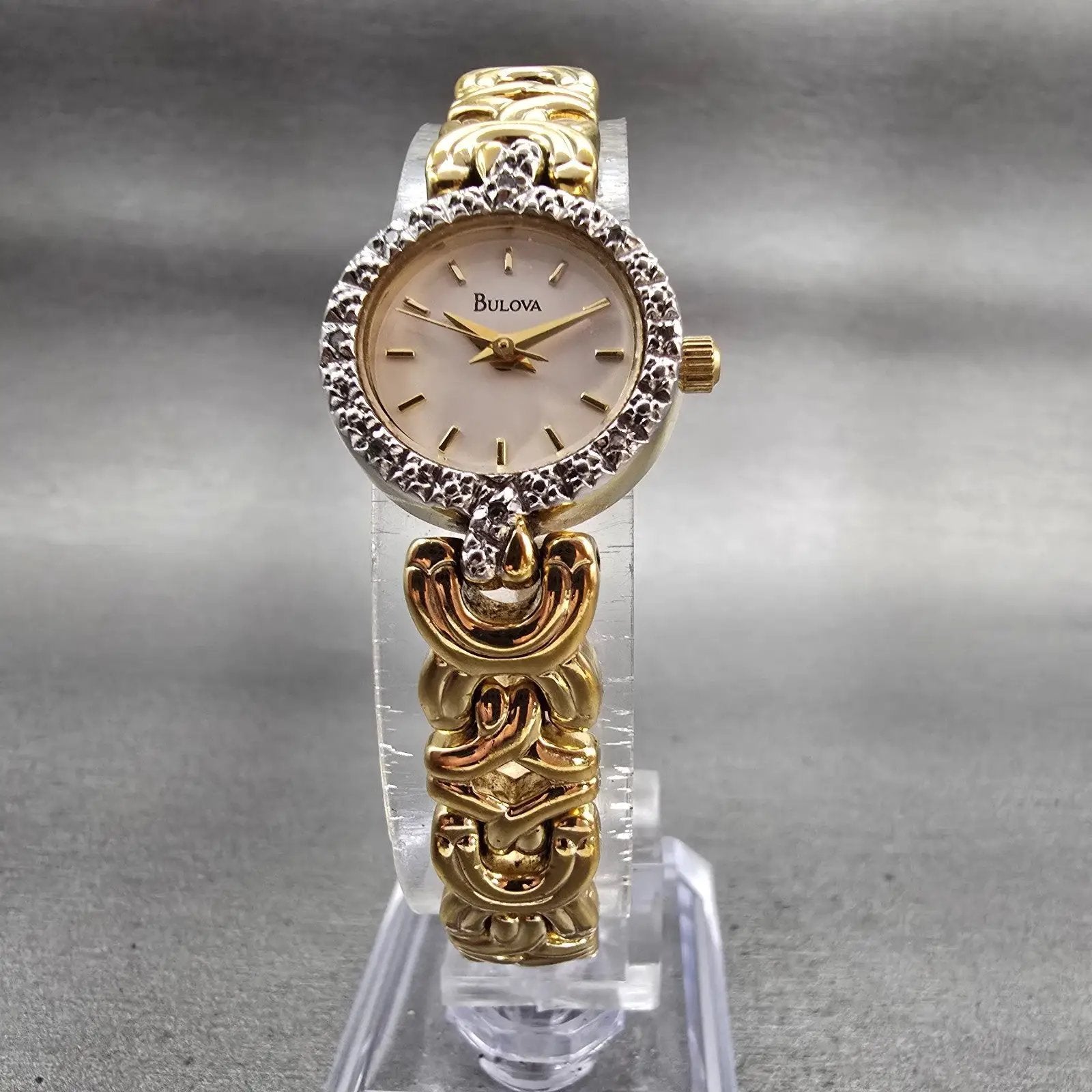 Bulova Watch Women 19mm White Dial Gold Tone Diamond Round 98R38 New Battery5