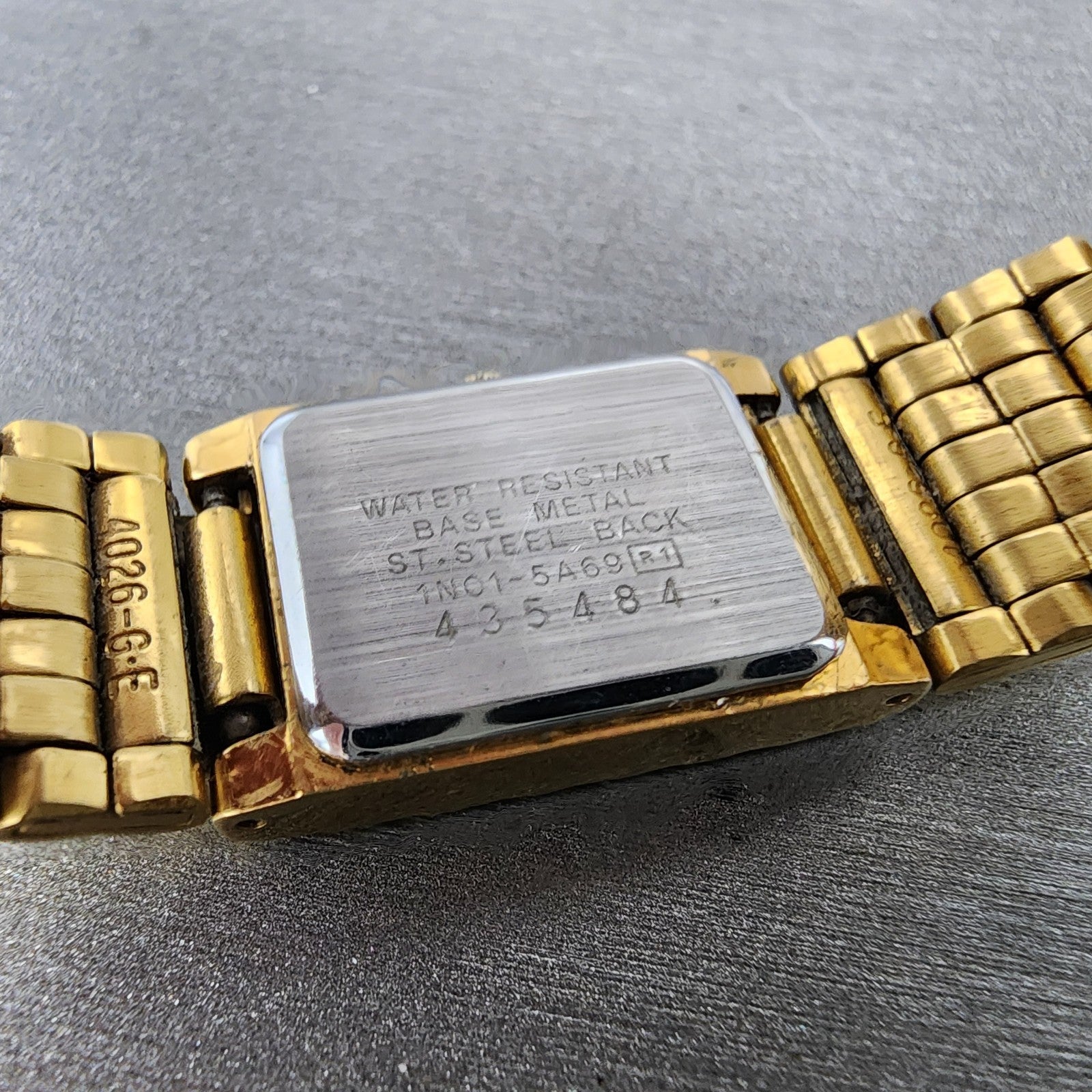 Seiko Tank Watch Women 16mm Gold Dial Gold Tone Rectangle 1N015A69 New Battery9