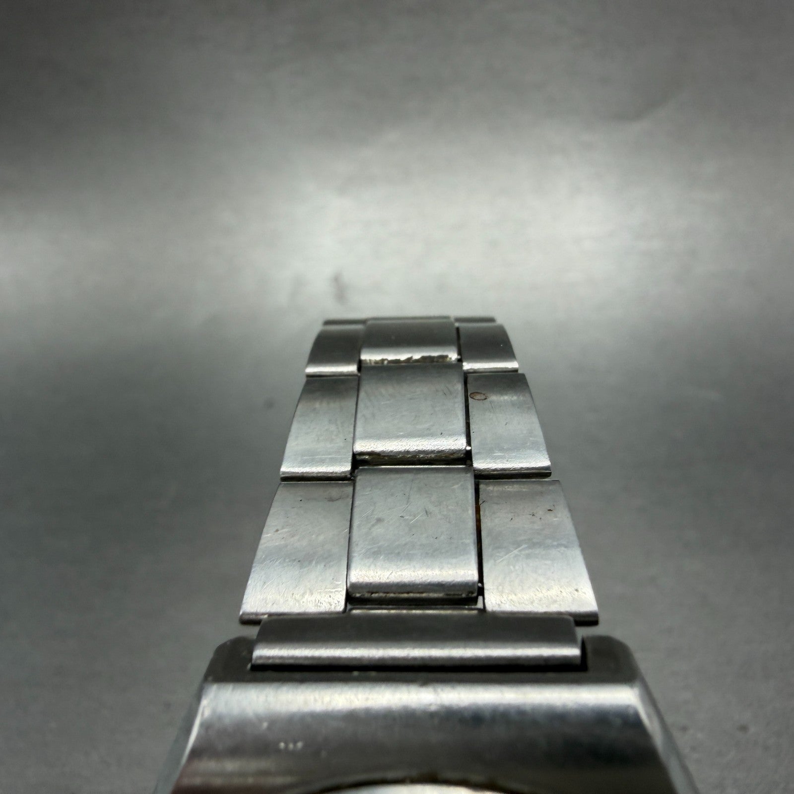Seiko 5 Actus SilverWave Watch Men 38mm Silver Tone Steel Daydate 6306-8010 Runs4