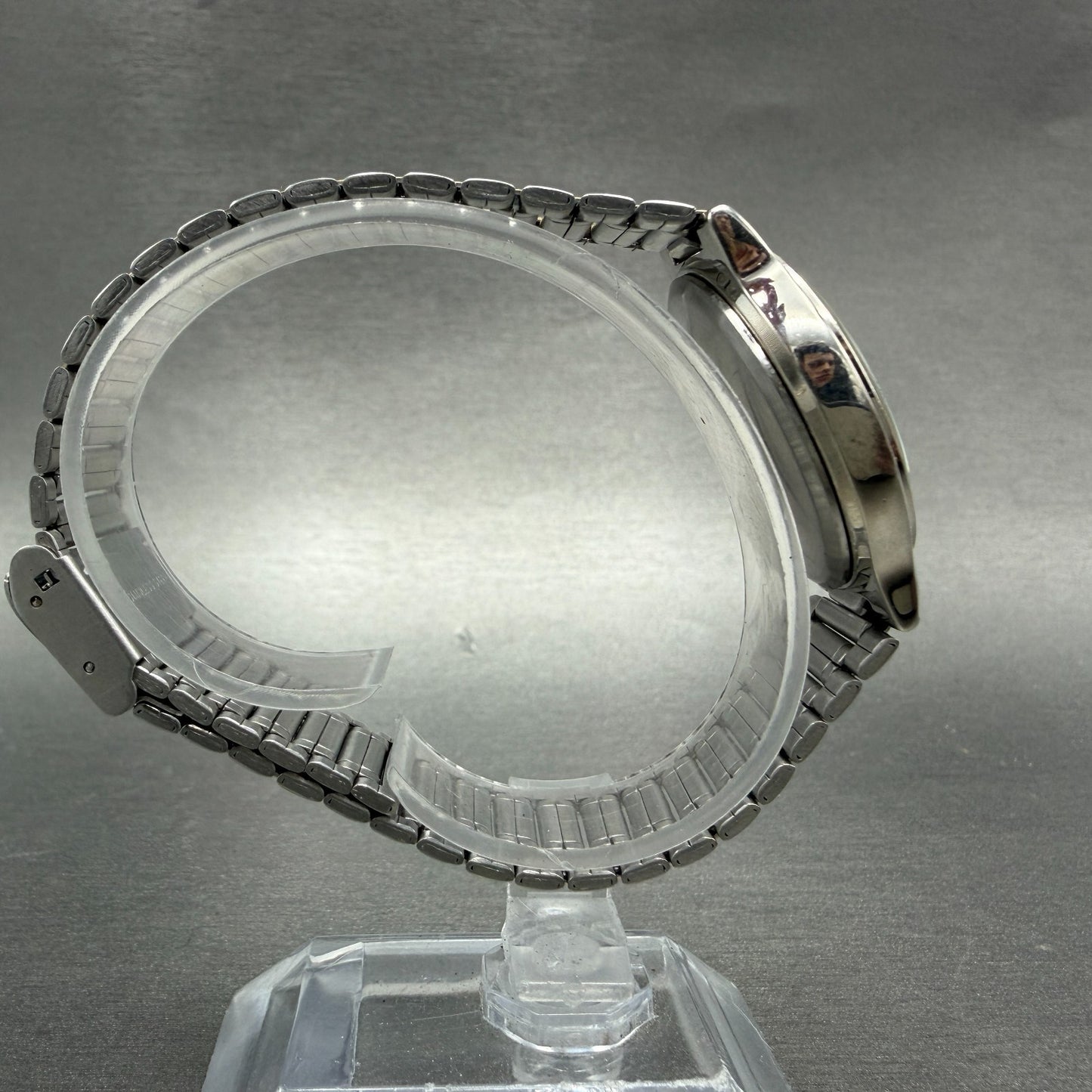 Ricoh Watch Men 32mm Silver Dial Two Tone Round Bracelet New battery VTG8