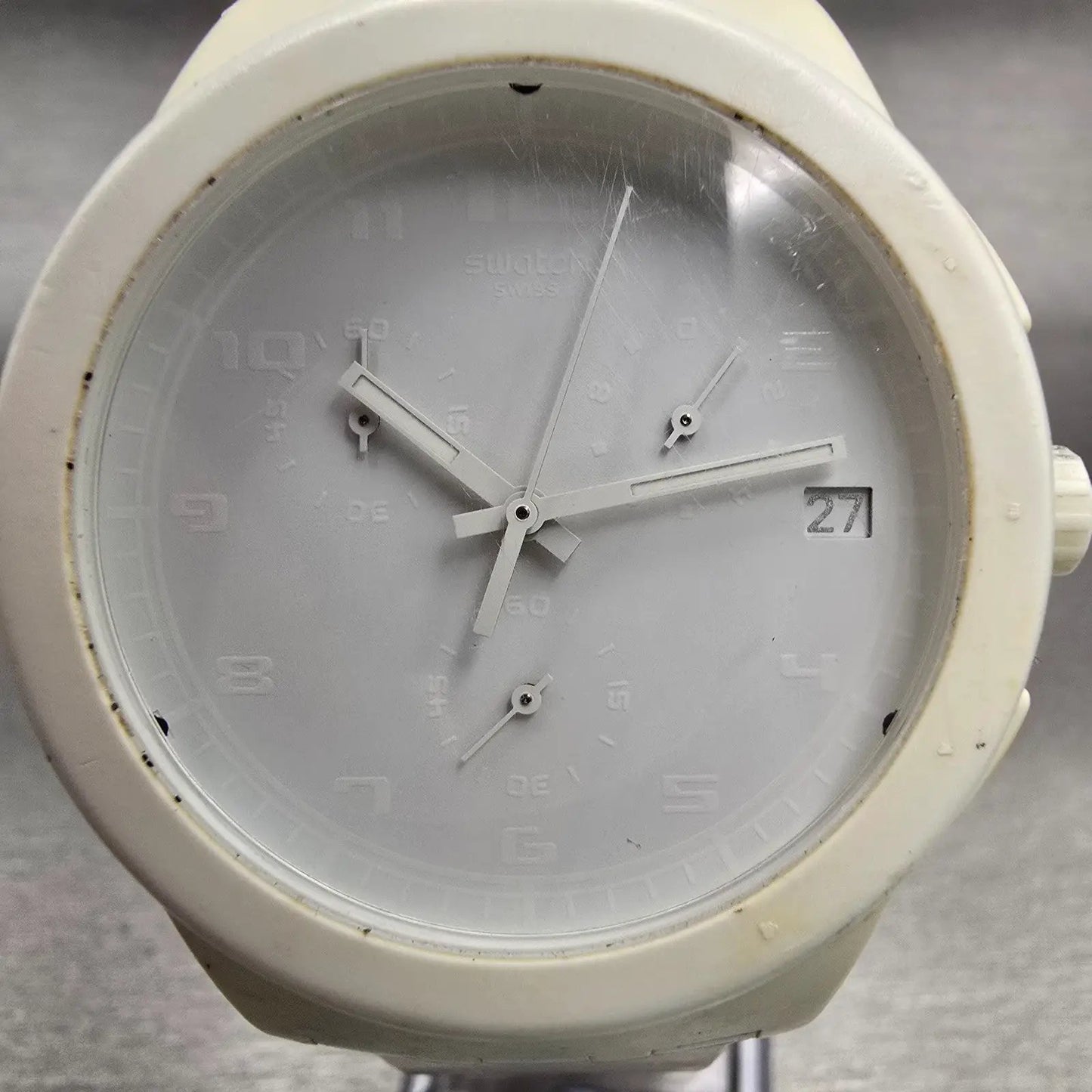 Swatch BASIC WHITE Chronograph Watch Men White Dial White Date SUSW400 New Batt1