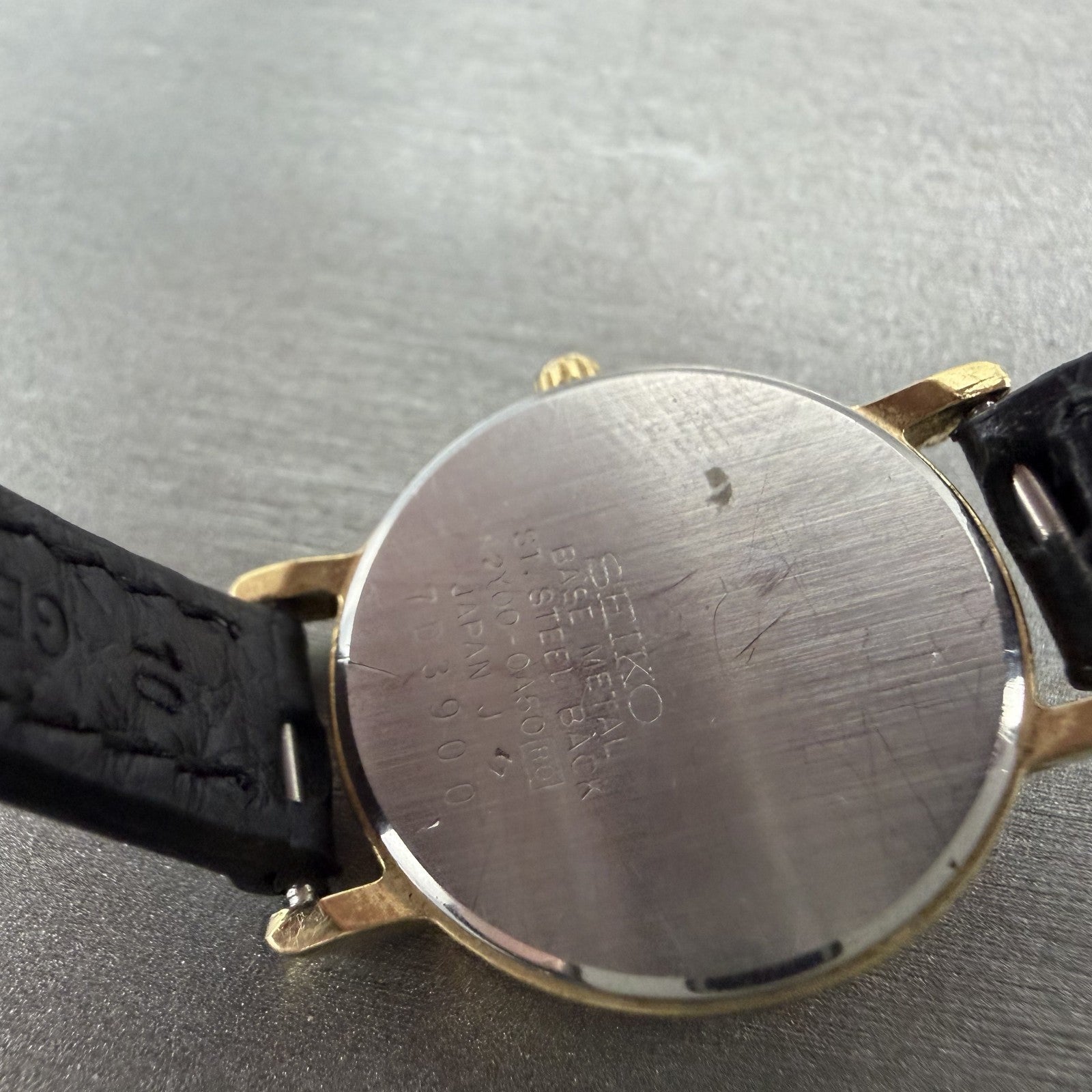 Seiko Watch Women 24mm White Dial Gold Tone Round 2Y00-0A50 New Battery9