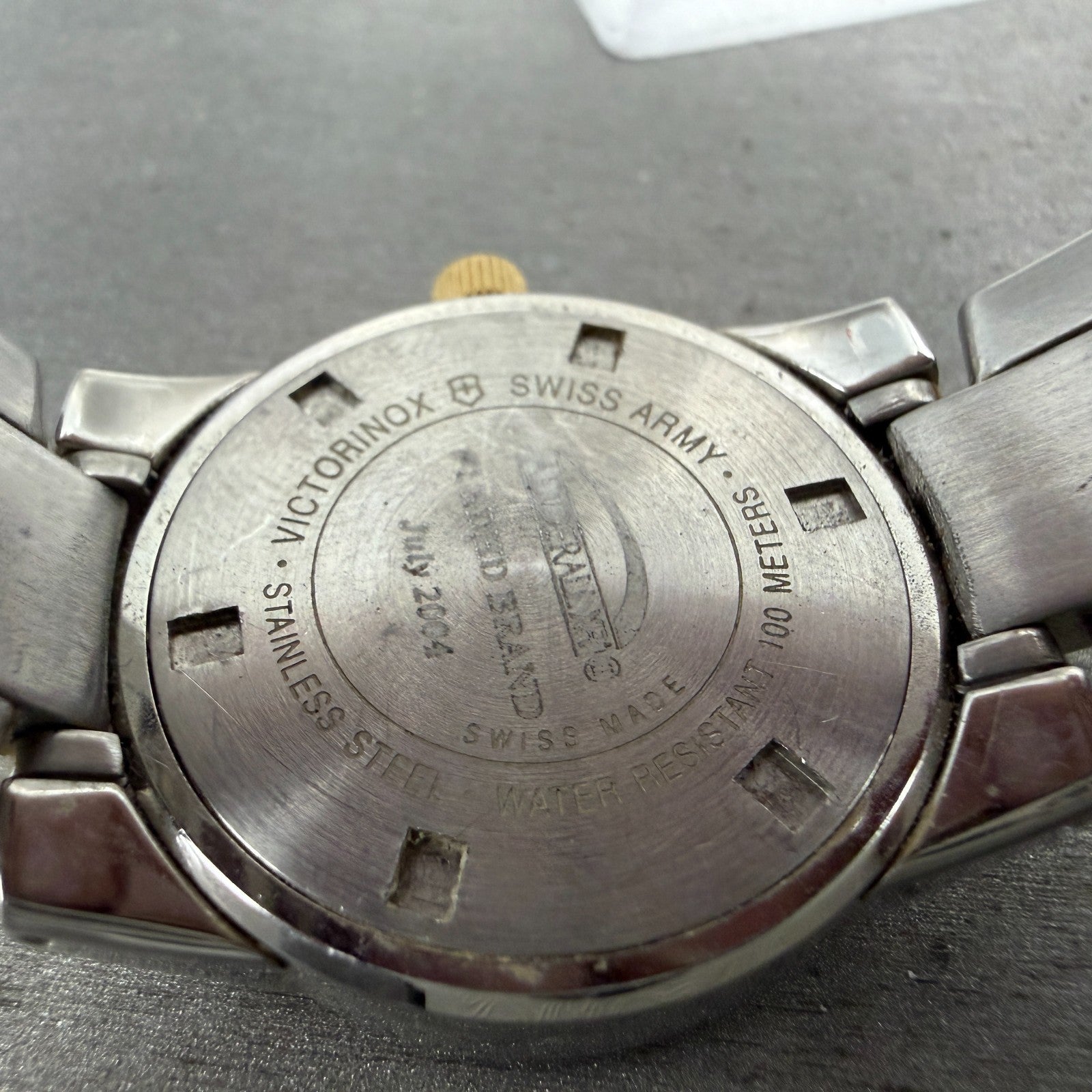 Swiss Army Peak Watch Women 30mm White Dial Two Tone Date Round Victorinox PARTS10
