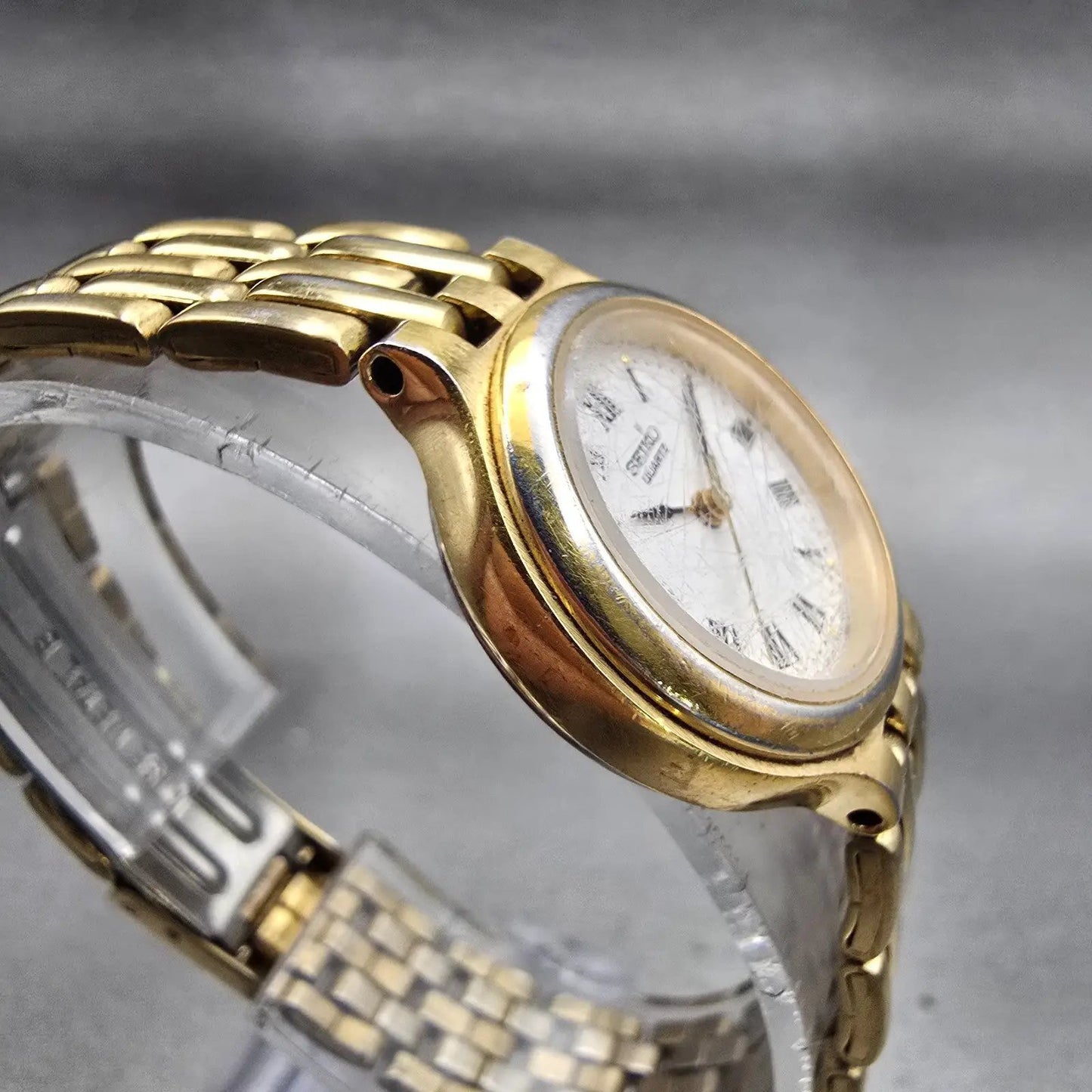 Seiko Watch Women 24mm White Dial Gold Tone Round 3Y02-0B50 New Battery Vintage3