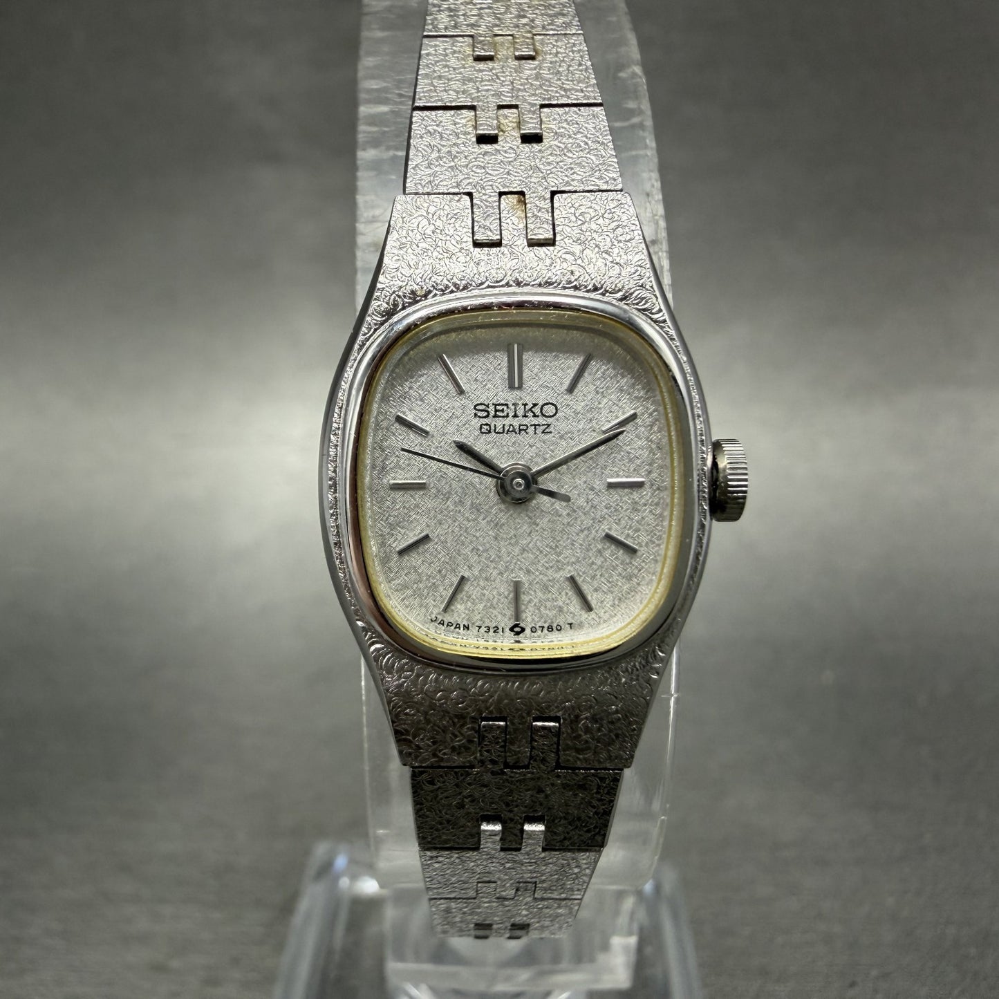 Seiko Watch Women 17mm Silver Dial Silver Tone Oval 7321-5399 New Battery0