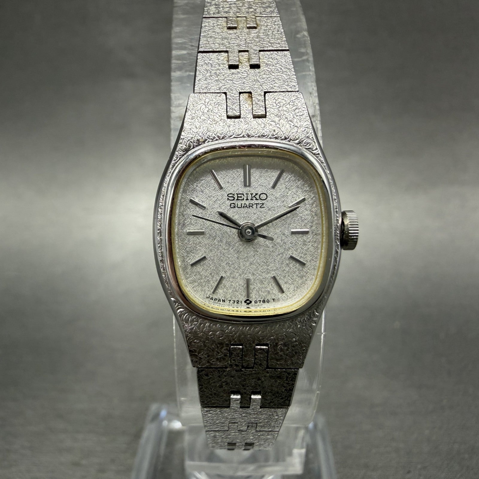 Seiko Watch Women 17mm Silver Dial Silver Tone Oval 7321-5399 New Battery0