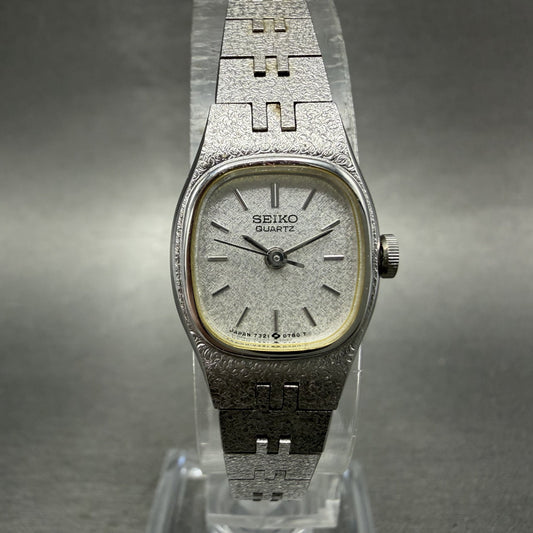 Seiko Watch Women 17mm Silver Dial Silver Tone Oval 7321-5399 New Battery0