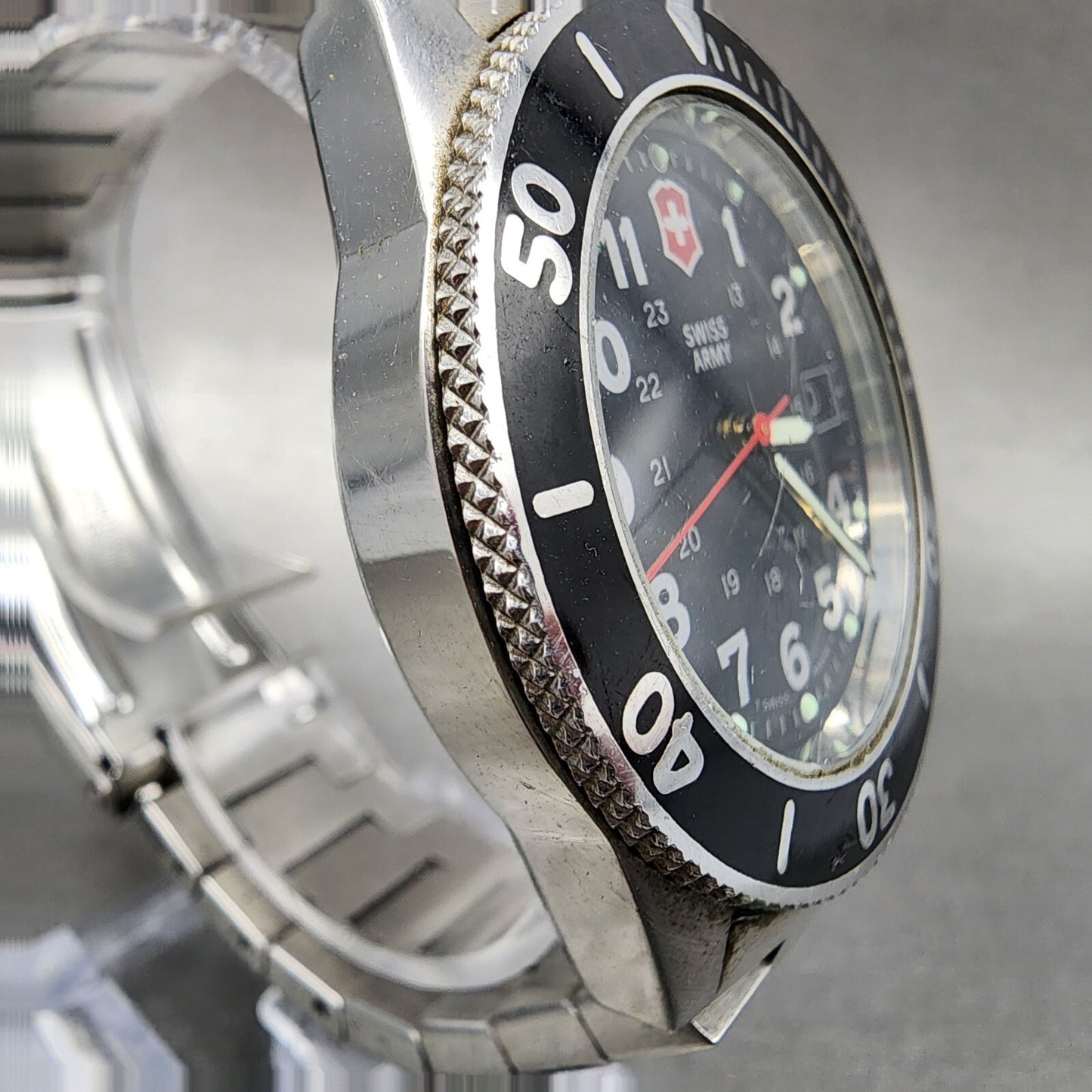 Victorinox Swiss Army Lancer Watch Men 39mm Black Dial Steel Date READ!!!!! Runs
