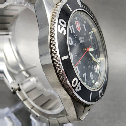 Victorinox Swiss Army Lancer Watch Men 39mm Black Dial Steel Date READ!!!!! Runs
