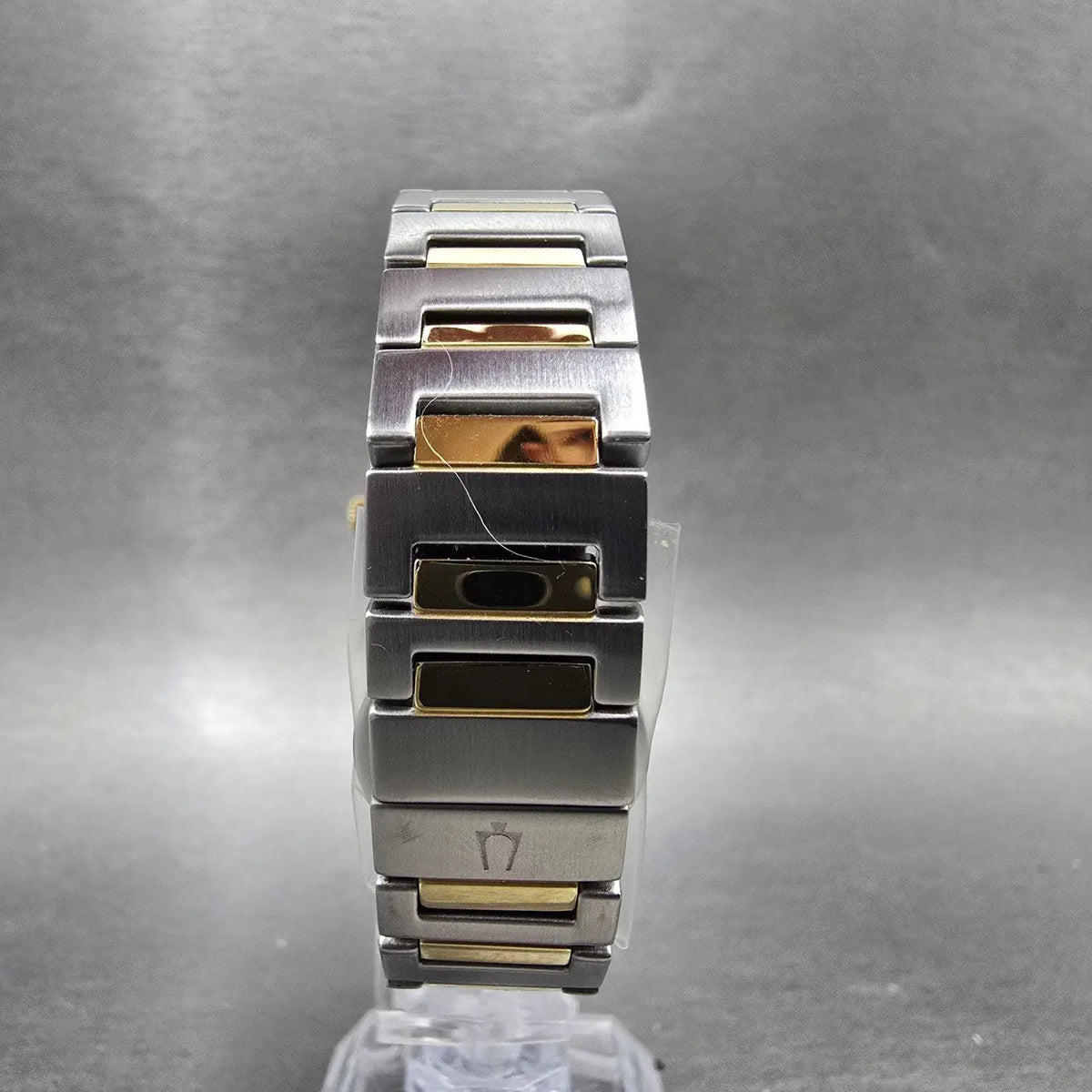 Bulova Watch Women 30mm White Dial Two Tone Date Round 98L323 New Battery9