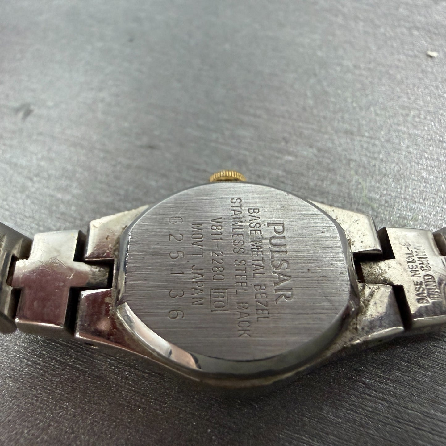 Seiko Pulsar Watch Women 17mm Silver Dial Two Tone Round V811-2280 New Battery9