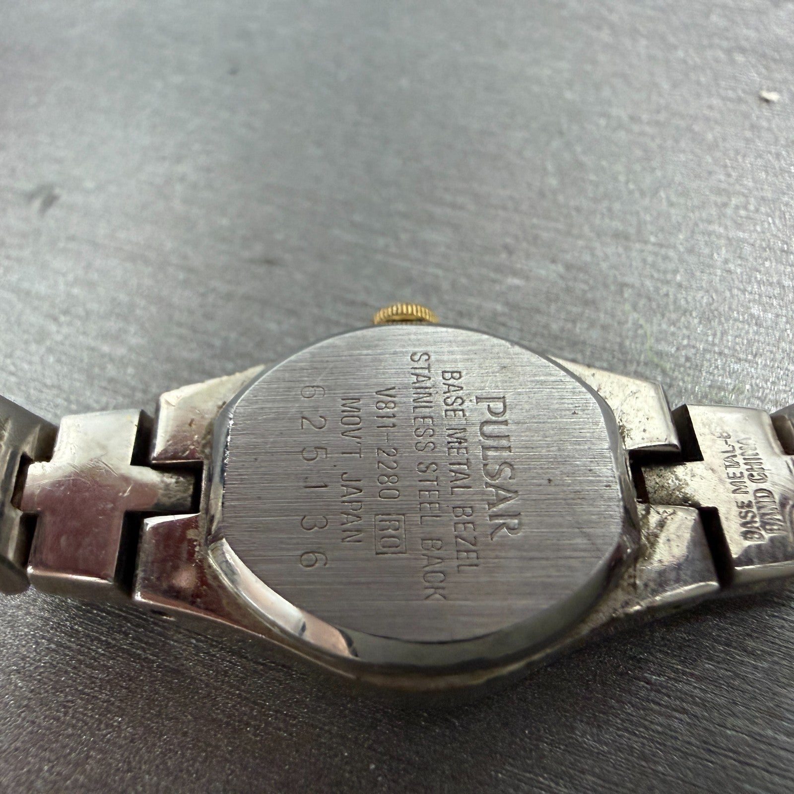 Seiko Pulsar Watch Women 17mm Silver Dial Two Tone Round V811-2280 New Battery9