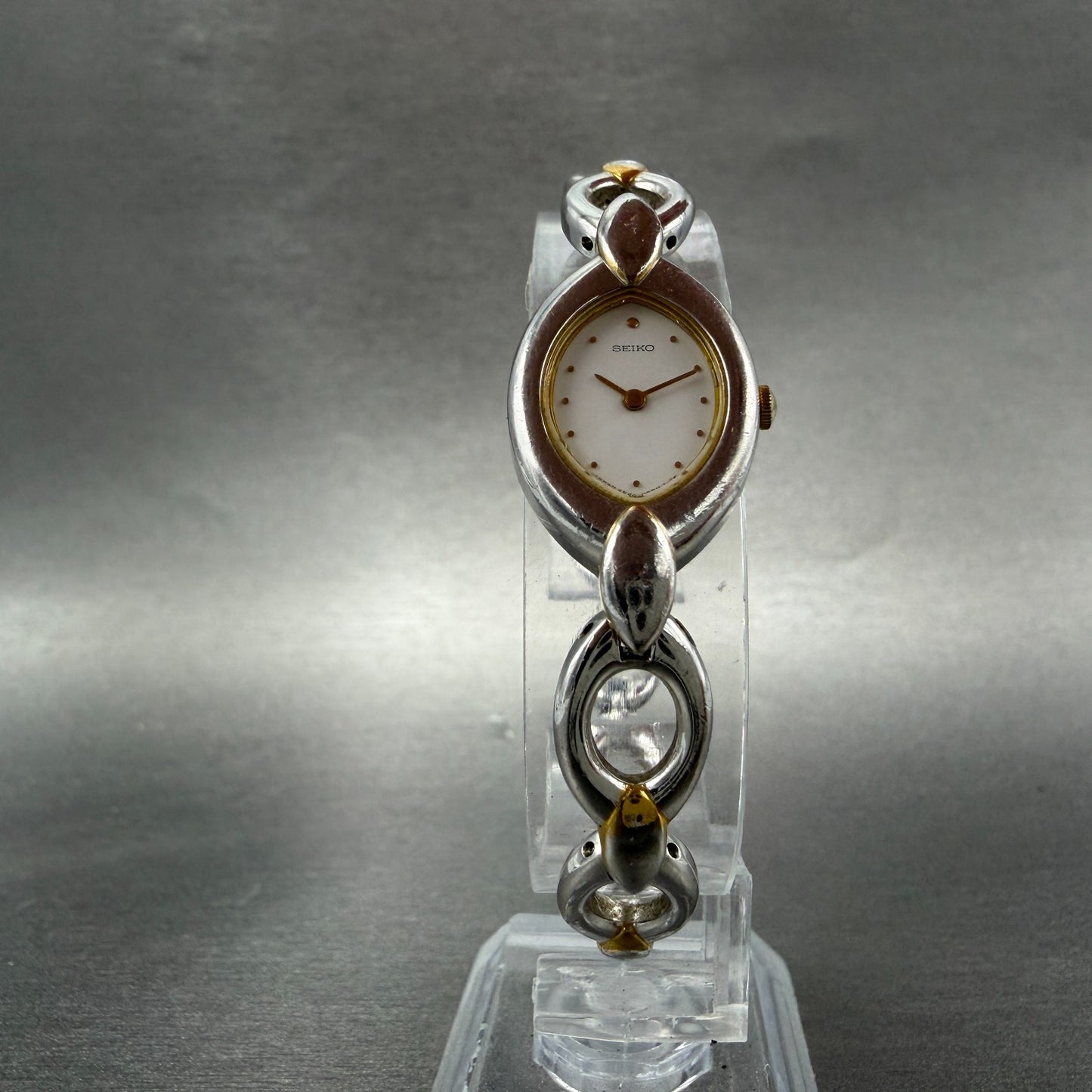 Seiko Watch Women 17mm White Dal Two Tone Oval 2E20-5450 New Battery Vintage5