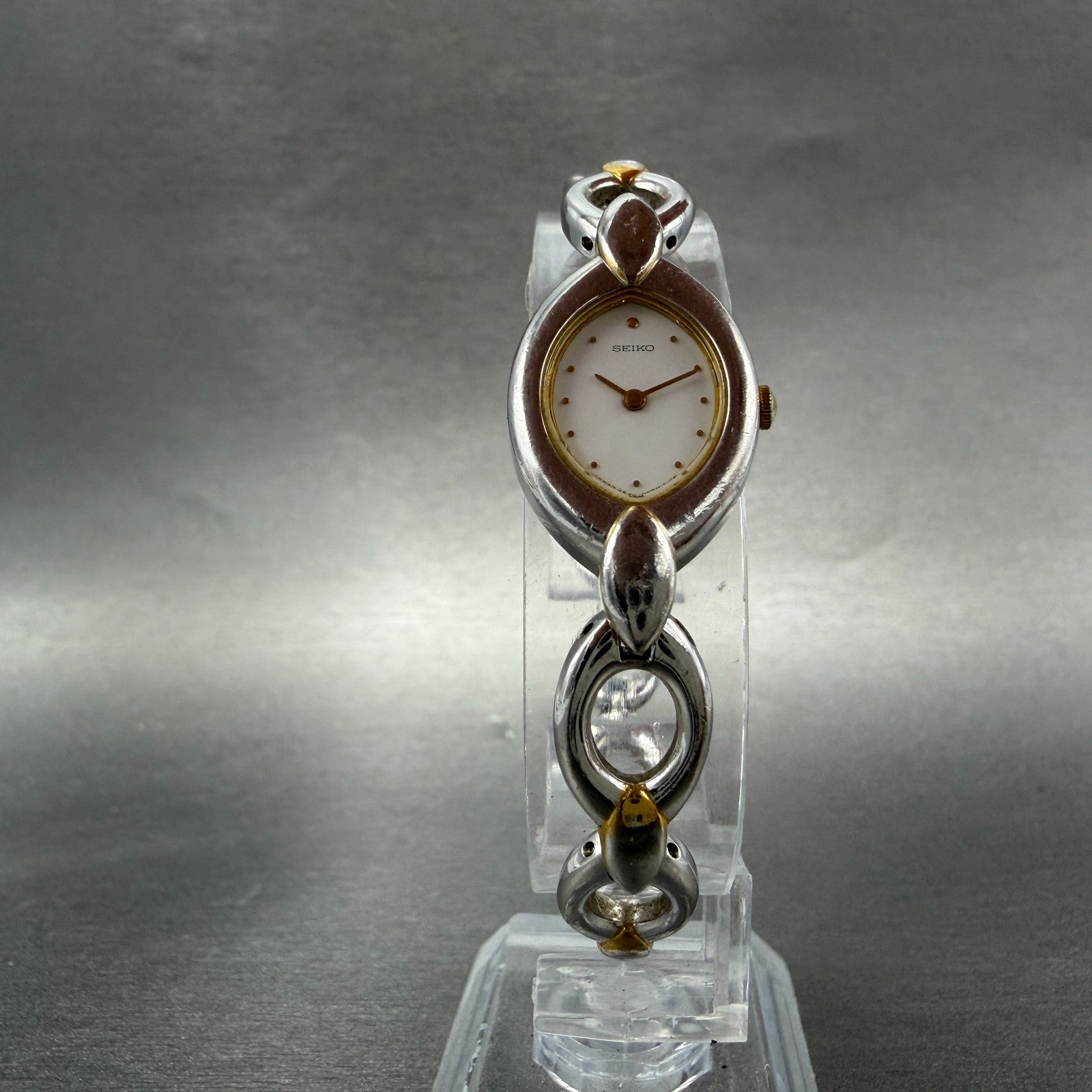 Seiko Watch Women 17mm White Dal Two Tone Oval 2E20-5450 New Battery Vintage5