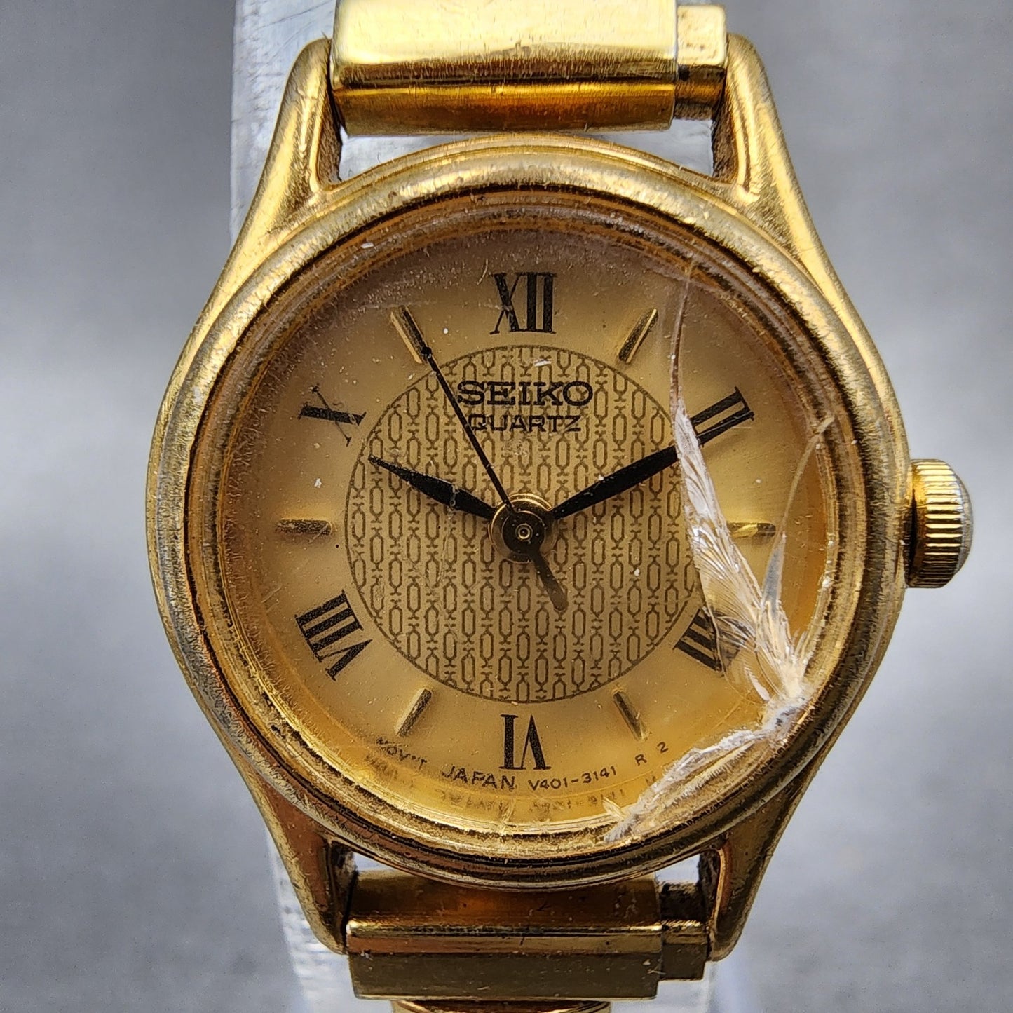Seiko Watch Women 21mm Champagne Dial Gold Tone Round V4011221 New Battery1