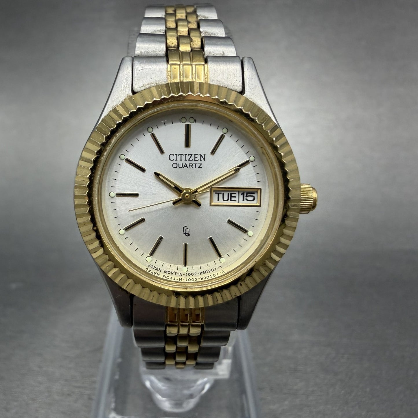 Citizen CQ Watch Women 25mm Silver Dial Two Tone Daydate 1002-R15119 New Batt FI0