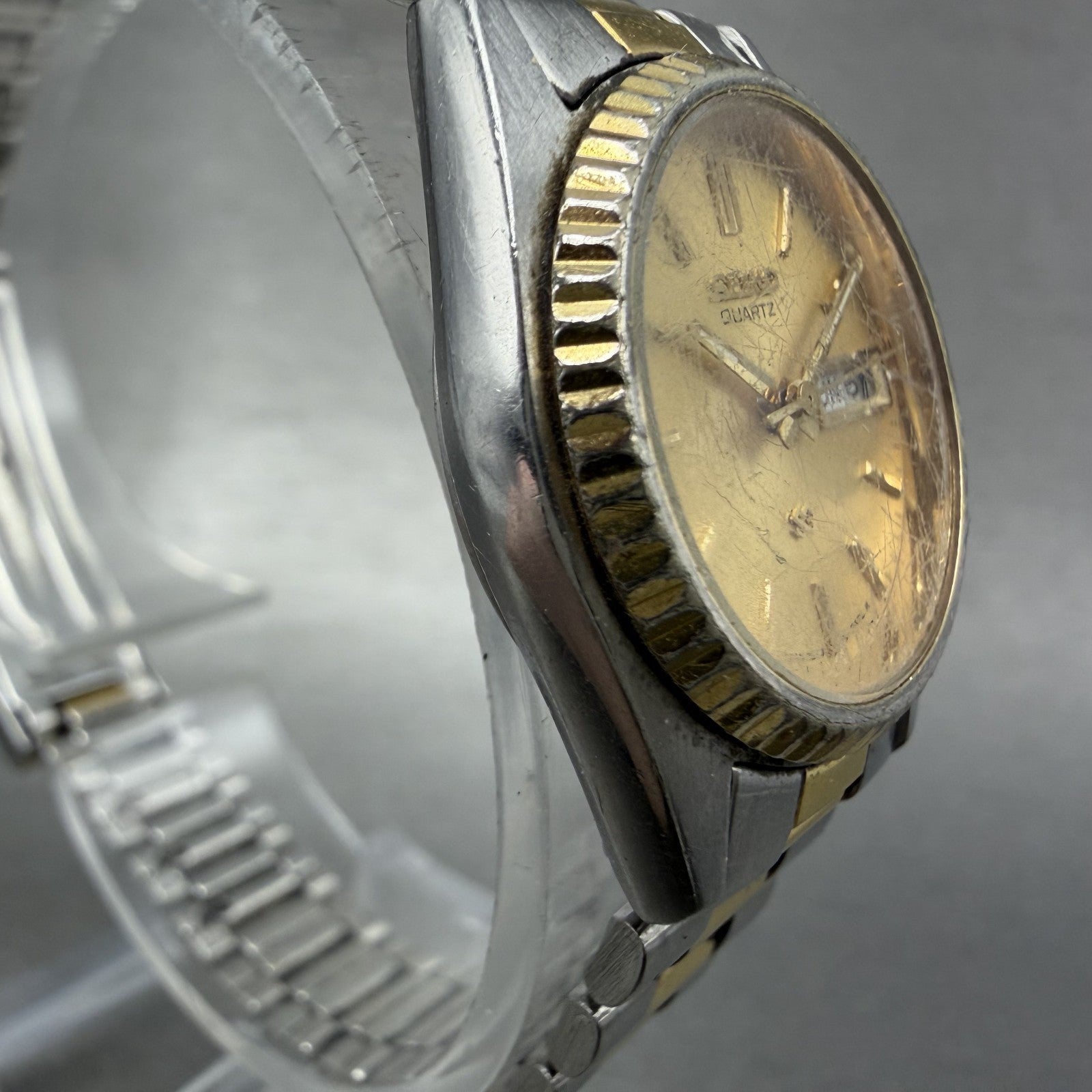 Seiko SQ Watch Women 24mm Gold Dial Two Tone Daydate Round 3E23-0A60 New Batt KD3