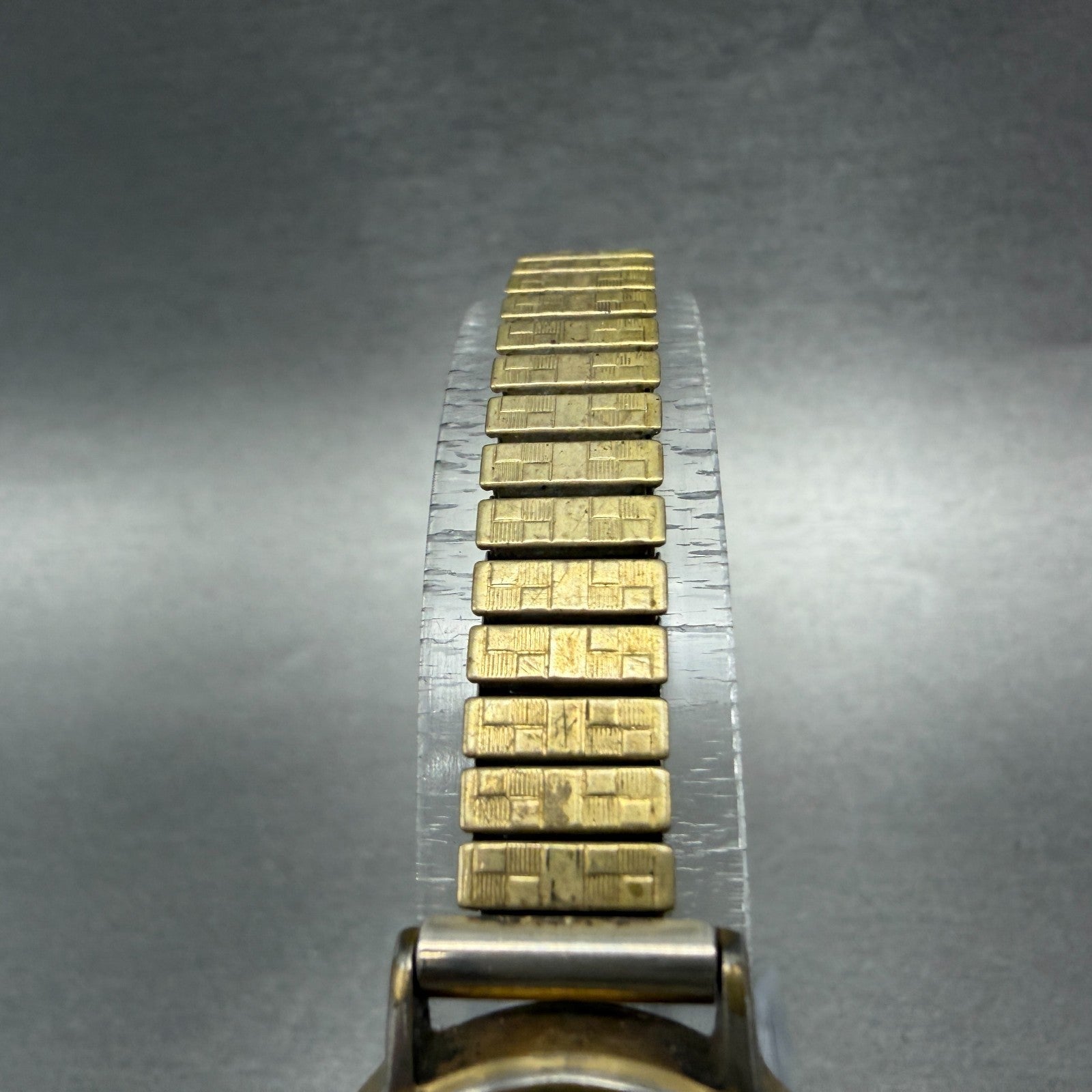 Seiko Avenue Watch Women 23mm Silver Dial Gold Tone Round 1F21-0D20 New Battery4