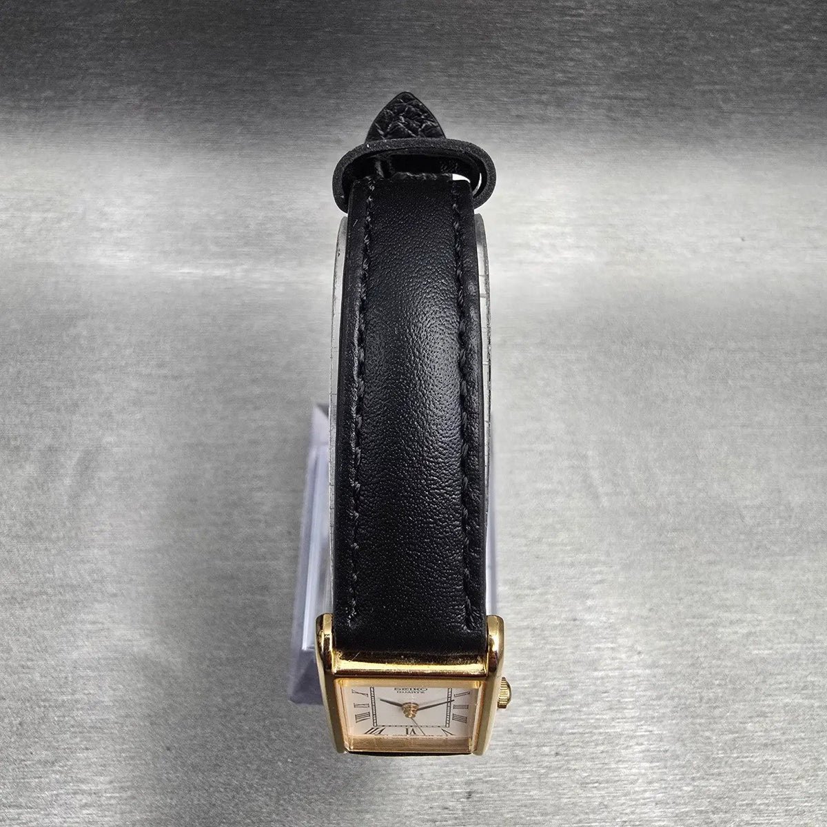 Seiko Tank Watch Women 18mm White Dial Gold Tone Rectangle 1N01-5A40 New Battery4