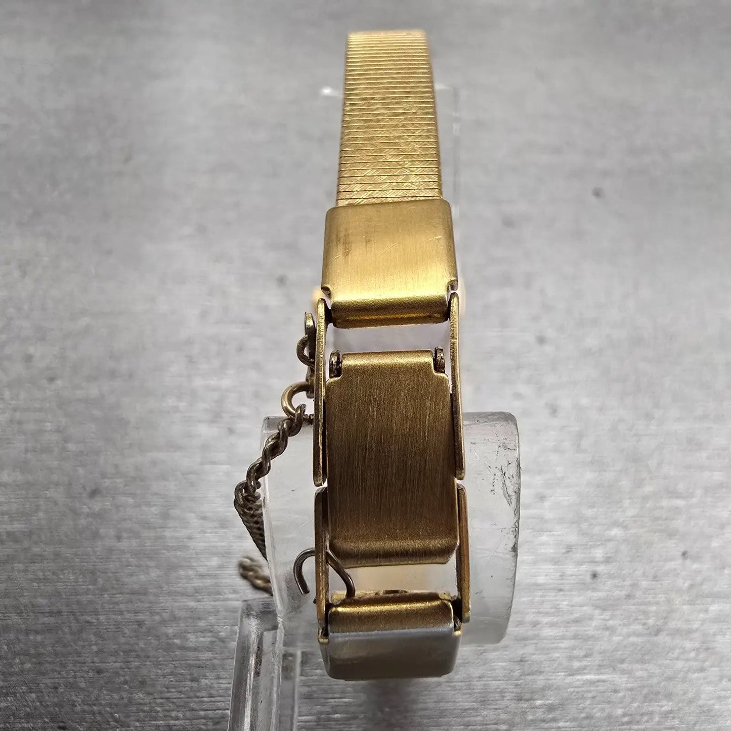 Citizen CQ Watch Women 16mm Champagne Dial Gold Tone Oval 3220-S16695 New Batt7