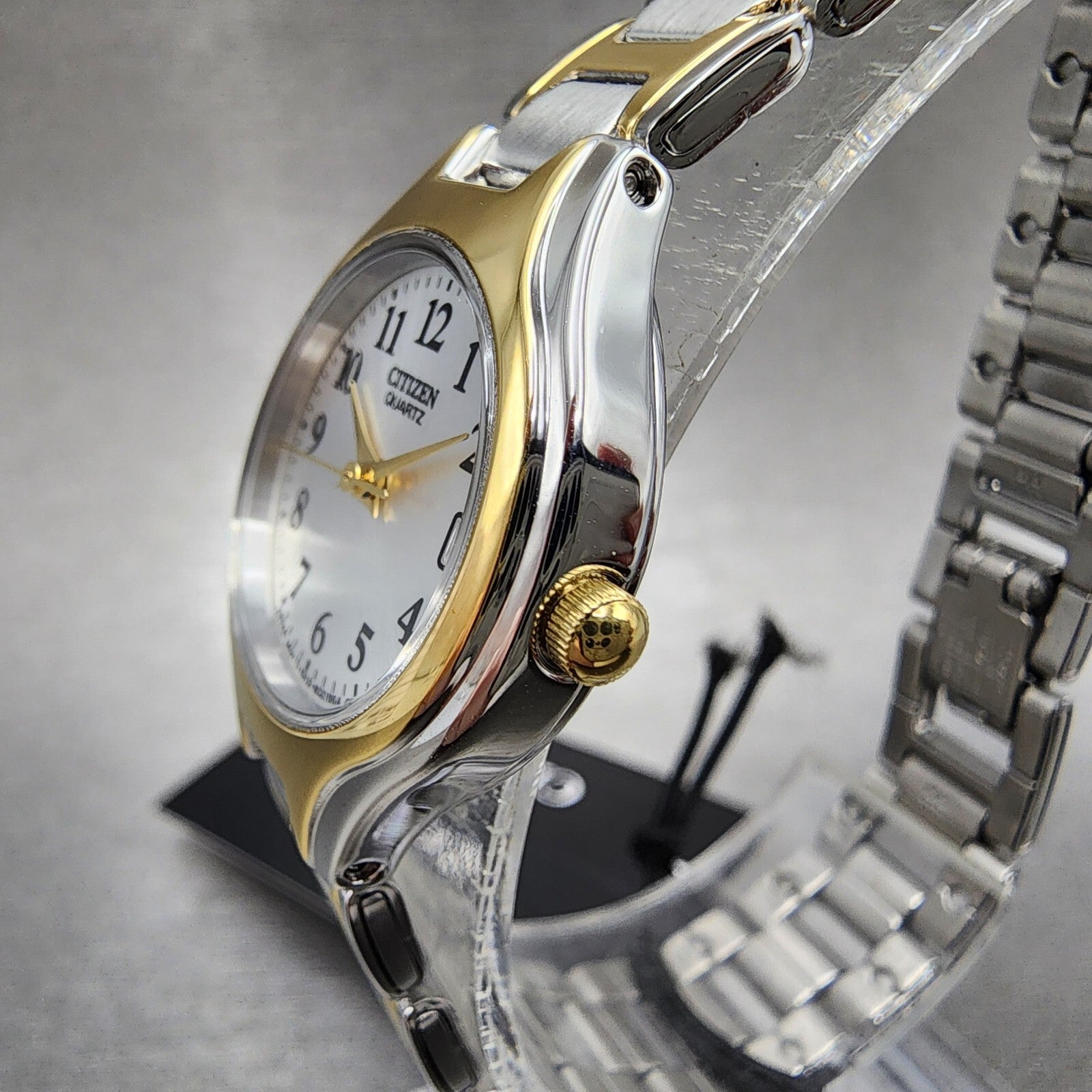 Citizen Watch Women 23mm Silver Dial Two Tone Date Round EU225451A New Batt 1232
