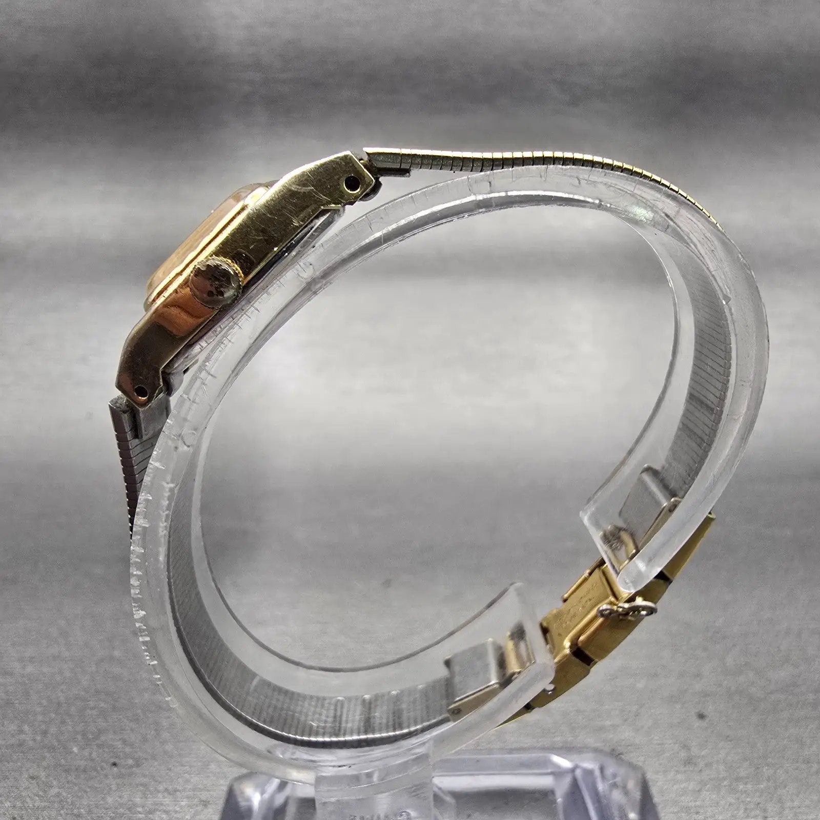 Citizen CQ Watch Women 16mm Champagne Dial Gold Tone Oval 3220-891422 New Batt6