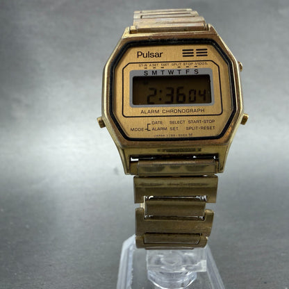 Pulsar Digital Watch Men 30mm LCD Gold Tone Alarm Chrono Daydate READ New Batt5