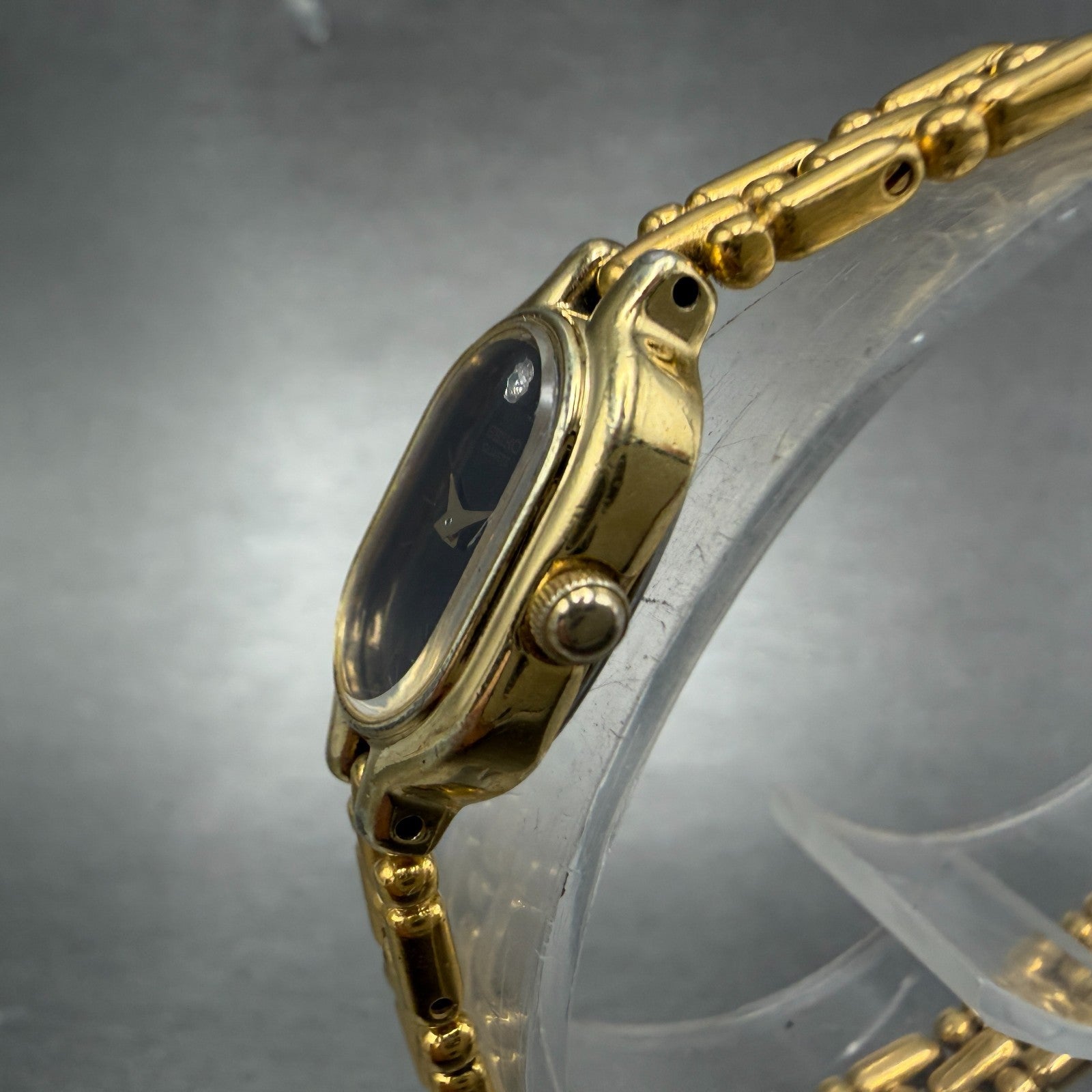 Seiko Watch Women 13mm Black Dial Gold Tone Oval 1e20-6039 New Battery Vinatge2