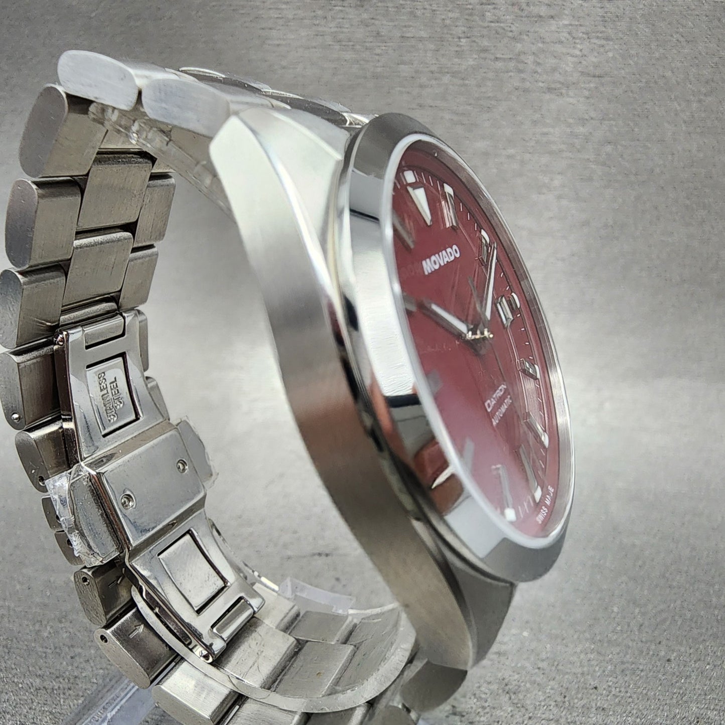 Movado Datron Watch Men 40mm Red Dial Silver Tone Date Automatic Round 36501944