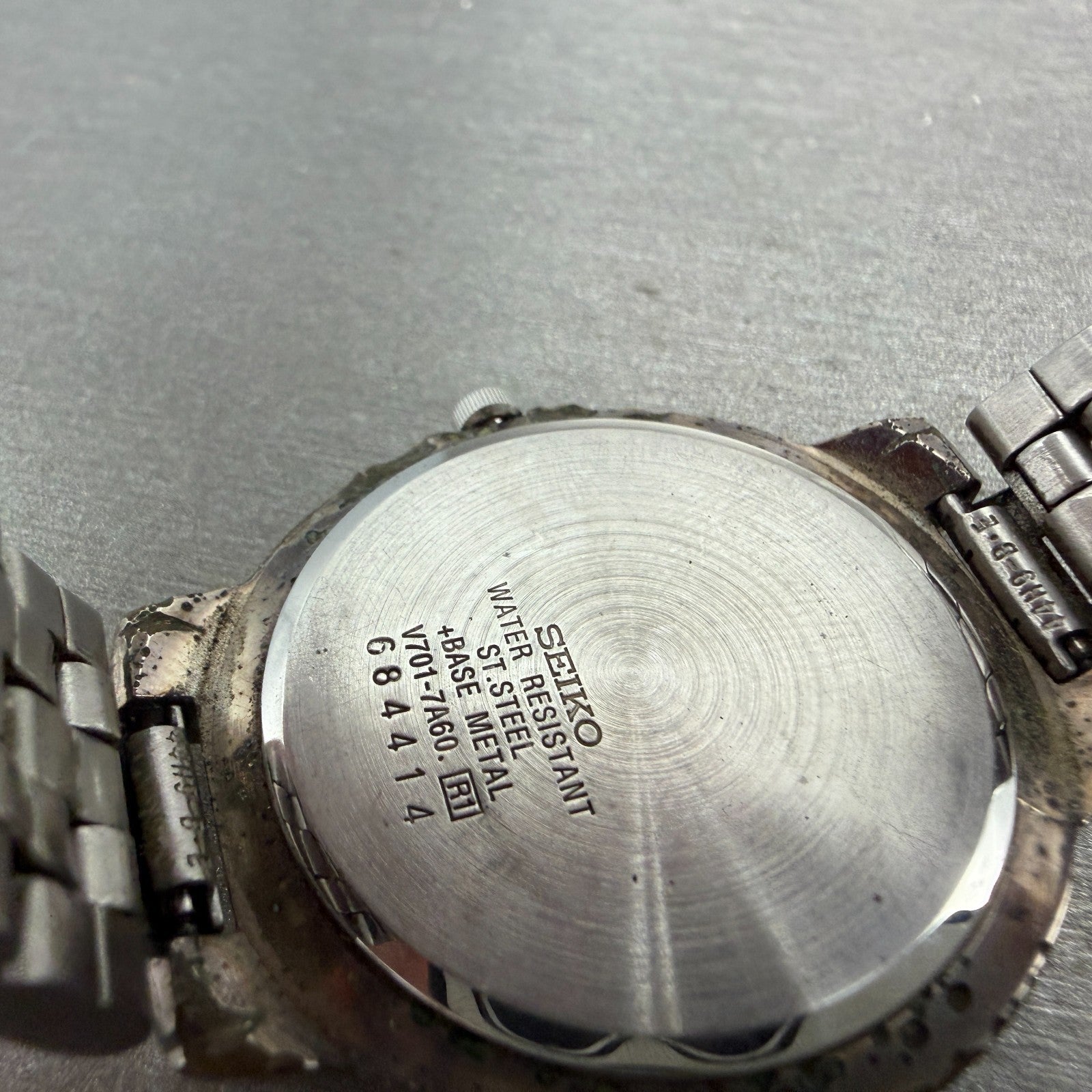 Seiko Watch Men 35mm White Dial Silver Tone Round V701-7A60 New Battery Vintage9