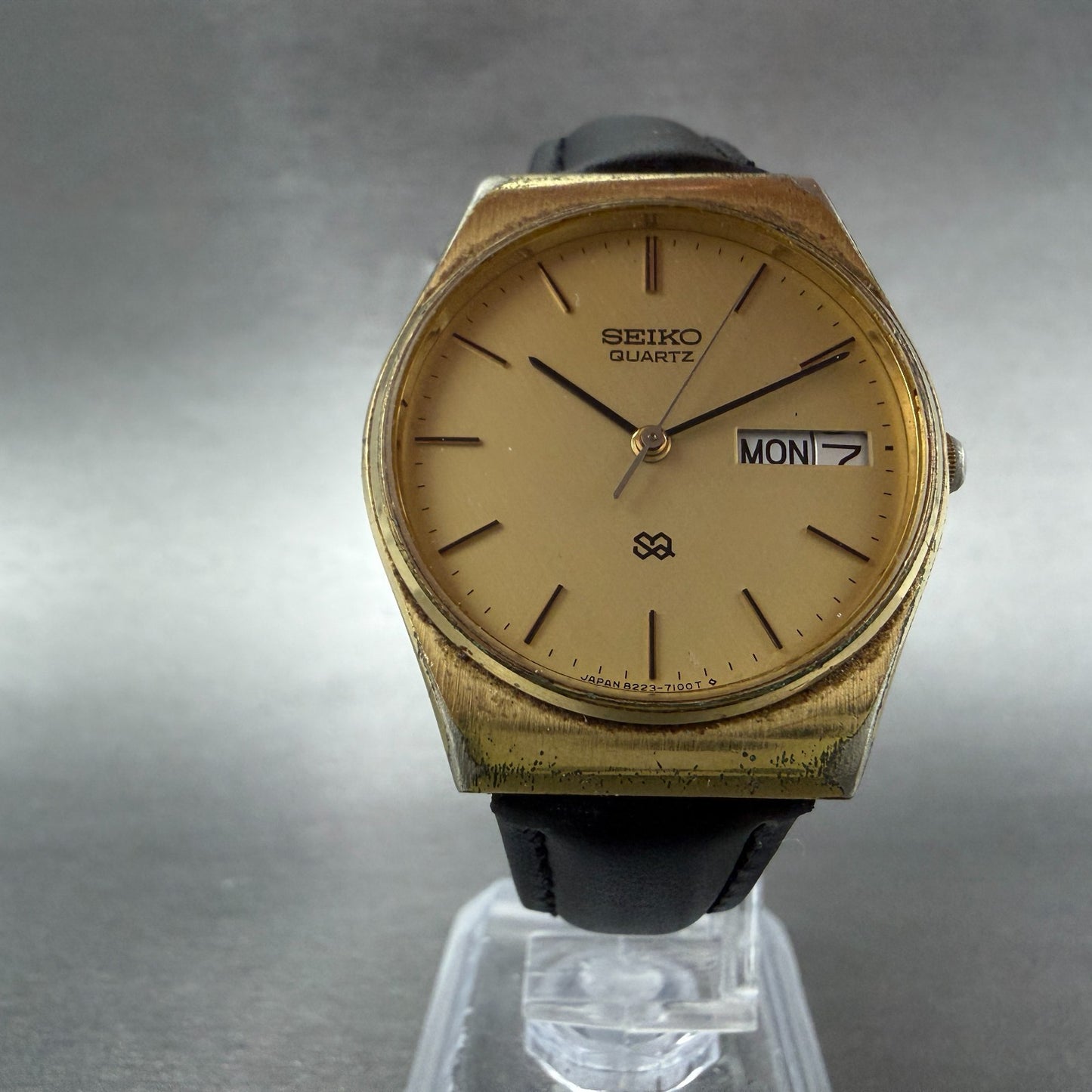 Seiko SQ Watch Men 31mm Champagne Dial Gold Tone Daydate 8223-7099 New Battery55