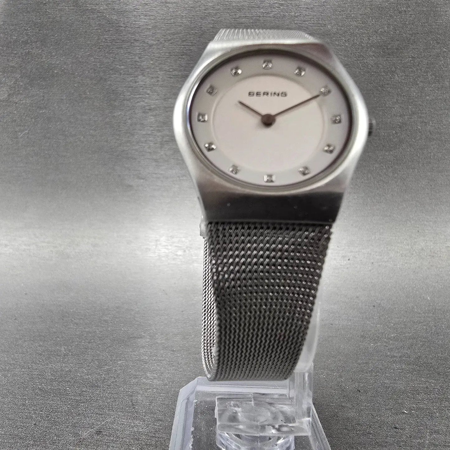 Bering Watch Women 27mm Silver Dial Steel Mesh Band 11927-000 Round New batt5